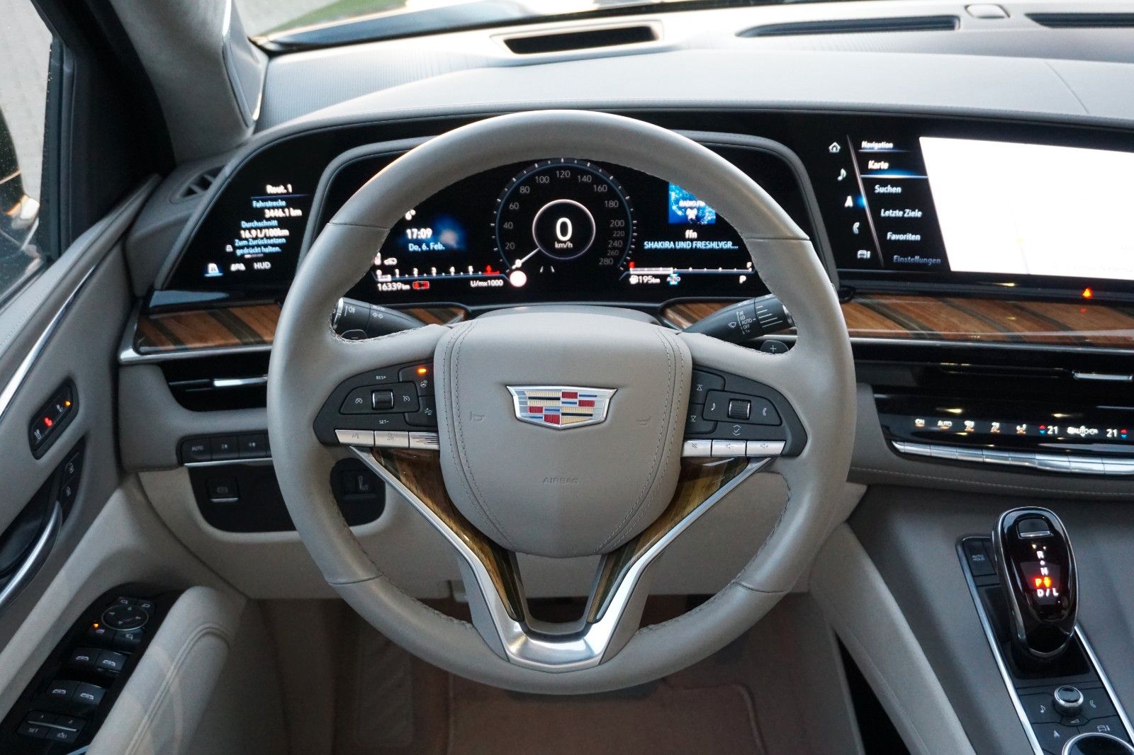 Cadillac Escalade Platinum ESV 6.2l V8 7-Si*LED*HUD*MWST