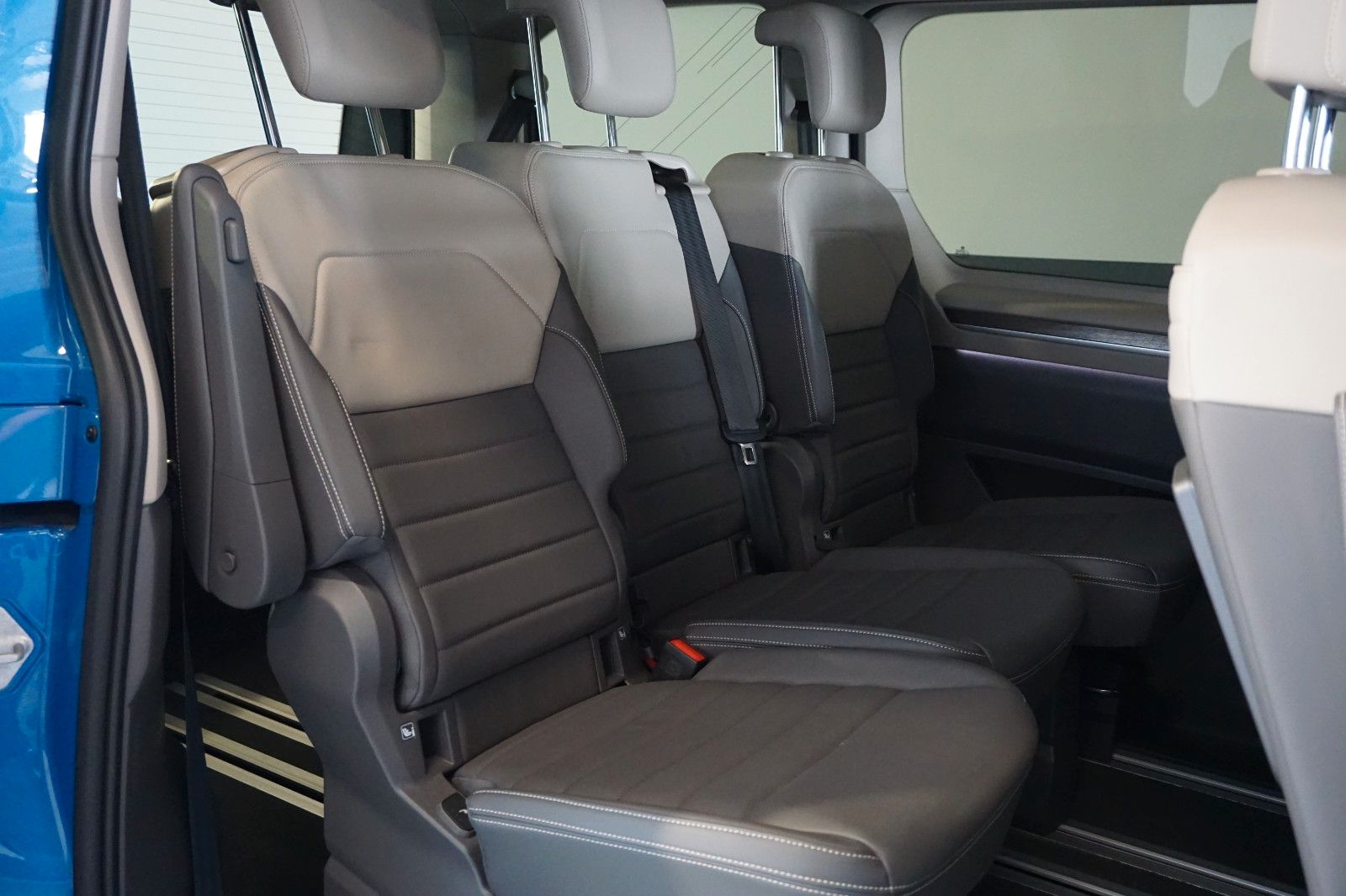 Volkswagen T7 Transporter Multivan eHybrid - Samsaru's Car Outlet