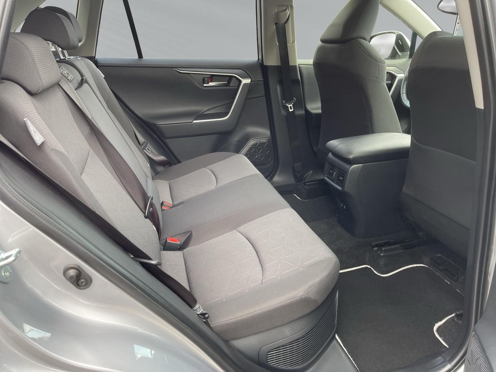Toyota RAV4 2.5 Hybrid 4x2 - Samsaru's Car Outlet