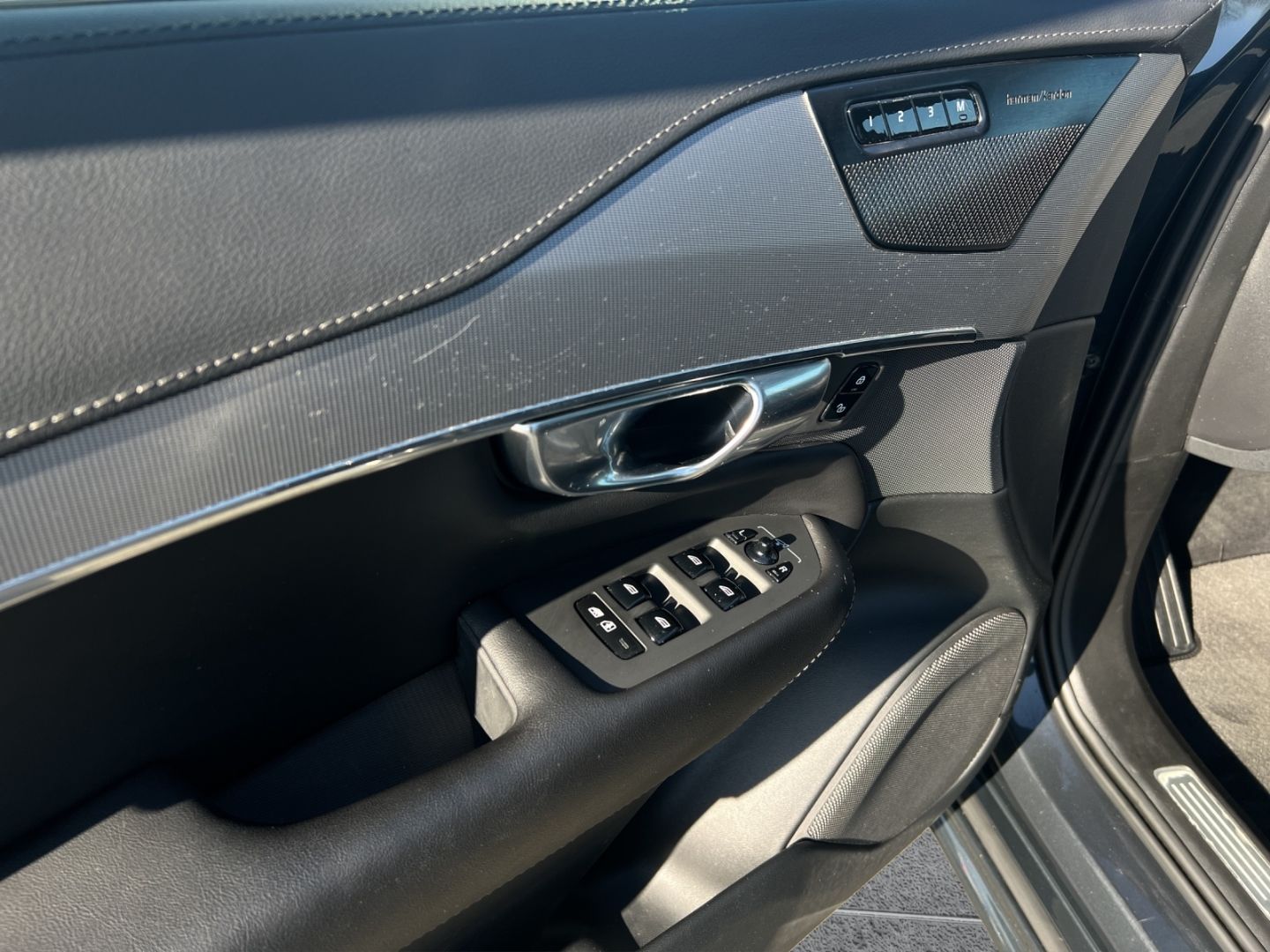 Volvo XC90 B5 D AWD R-Design 4ZKlima MassageSitze