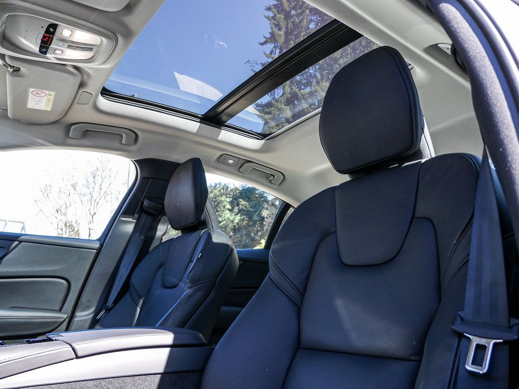 Volvo S60 T8 Ultimate Dark Recharge Plug-In Hybrid AWD
