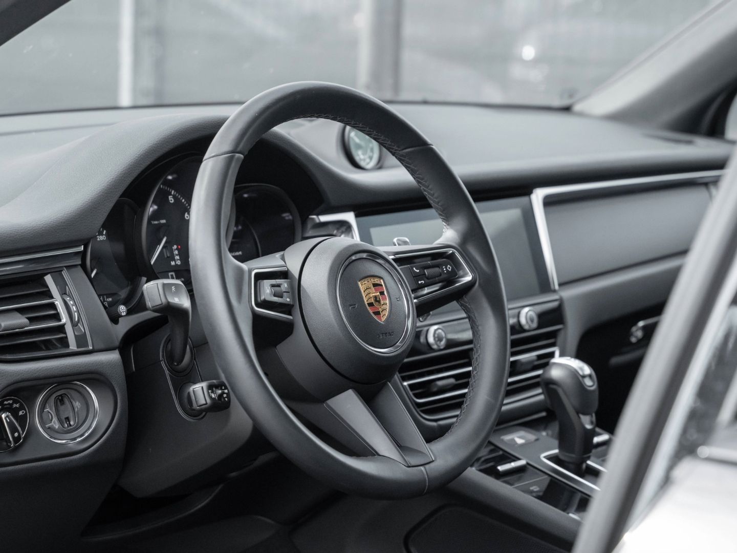 Porsche Macan - Samsaru's Car Outlet