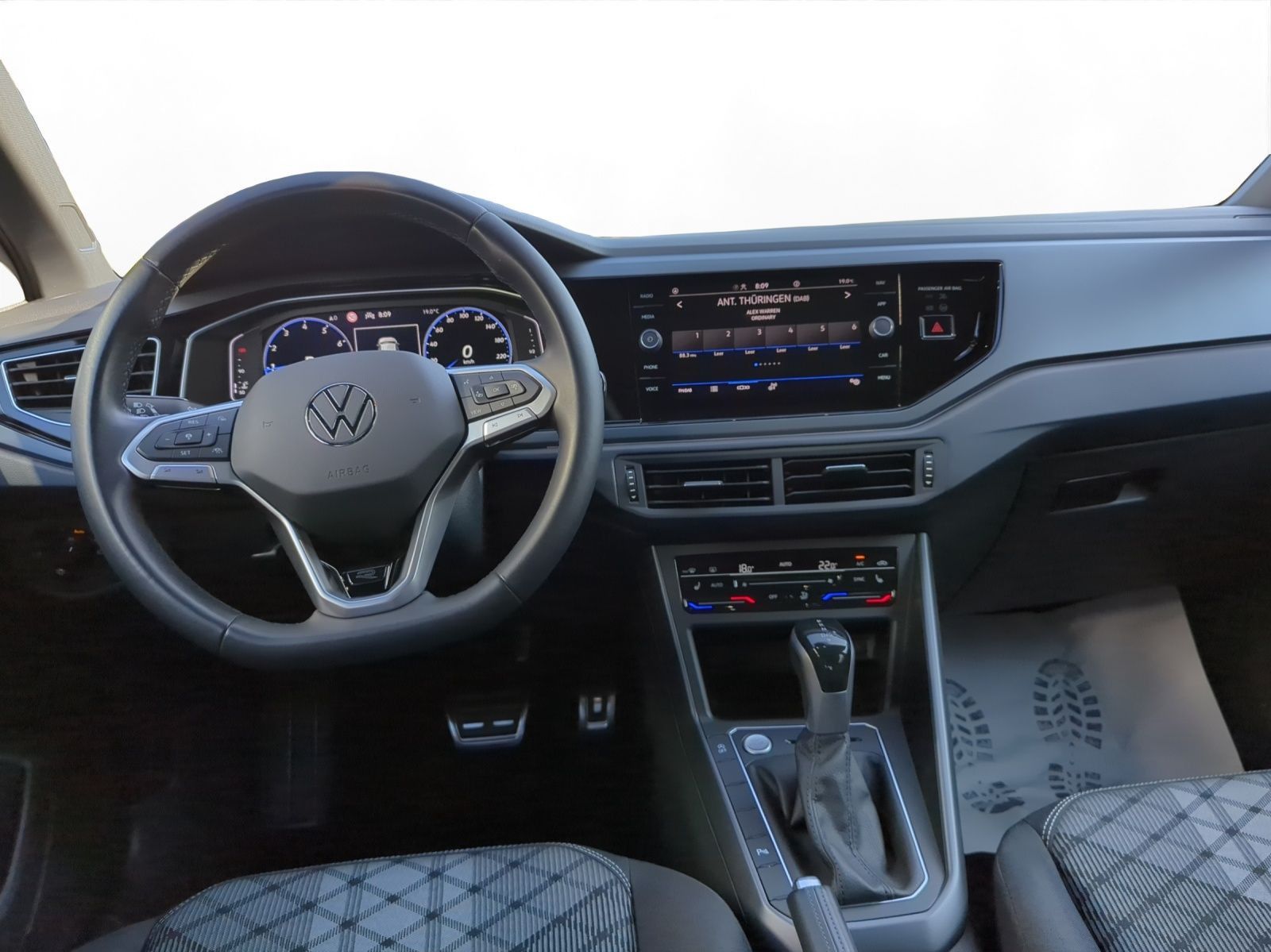 Volkswagen Taigo 1.5 TSI R-Line - Samsaru's Car Outlet