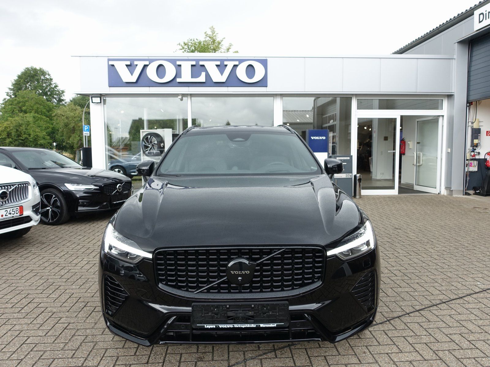 Volvo XC60 Black Edition Ultra T6 AWD - Samsaru's Car Outlet