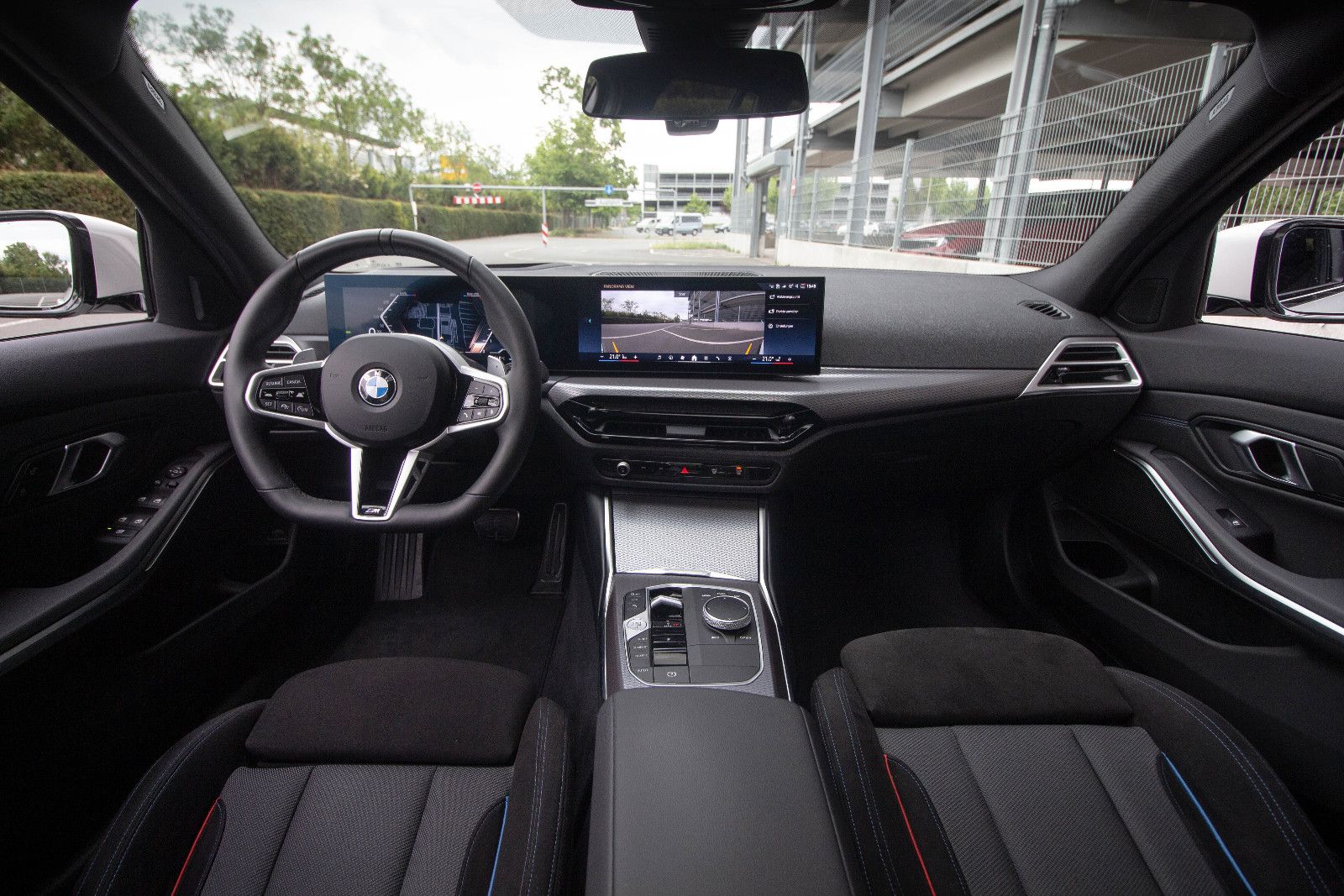 BMW 318d T*M Sport*PANO*360°*HUD*Keyless*AHK*SHADOW*