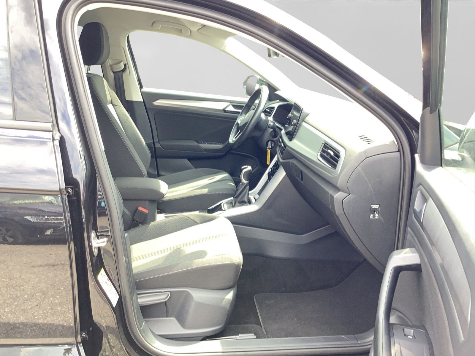 Volkswagen T-Roc 1.0 TSI LIFE - Samsaru's Car Outlet