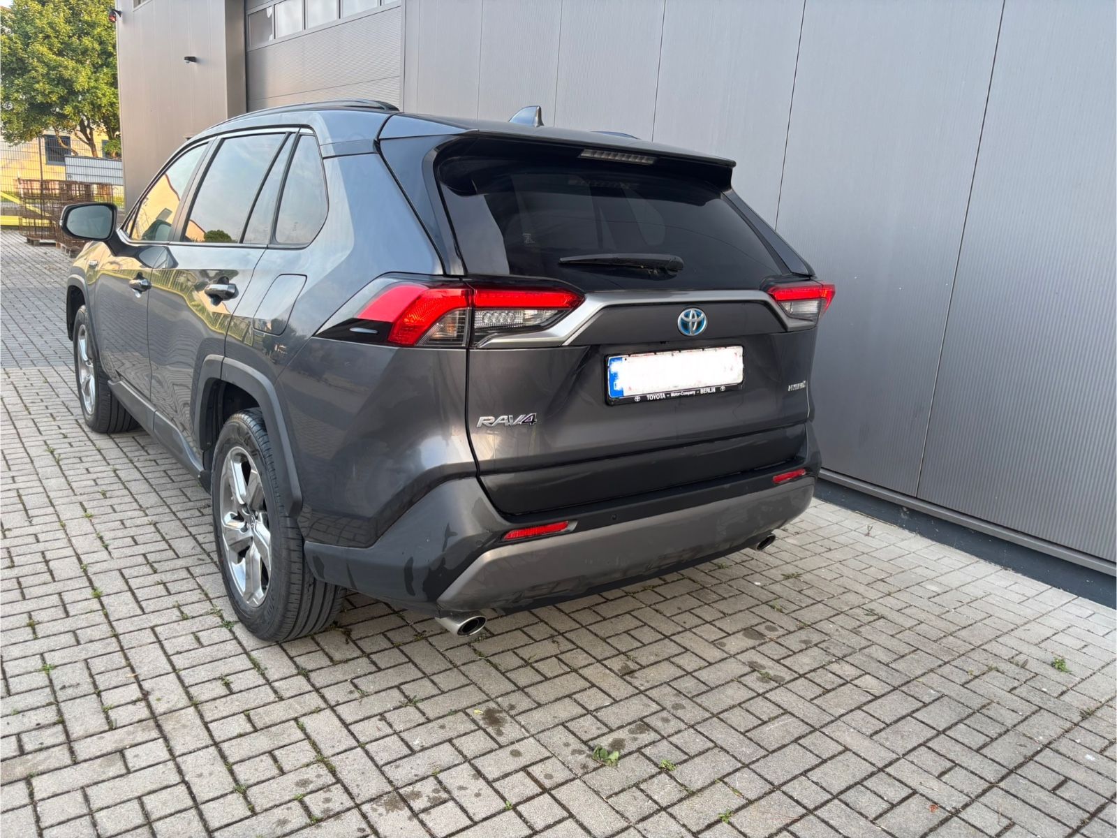 Toyota RAV4 Hybrid 4x2 - Samsaru's Car Outlet