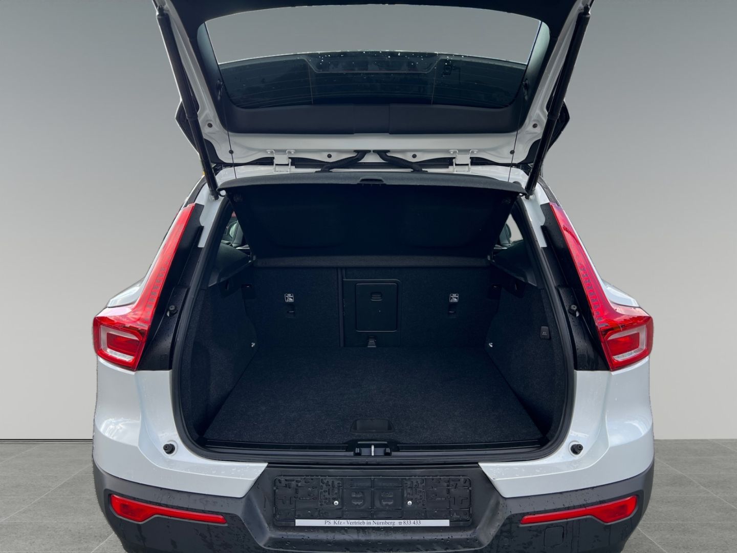 Volvo XC40 Plus Dark 2WD B4 StandHZG AHK El. Panodach