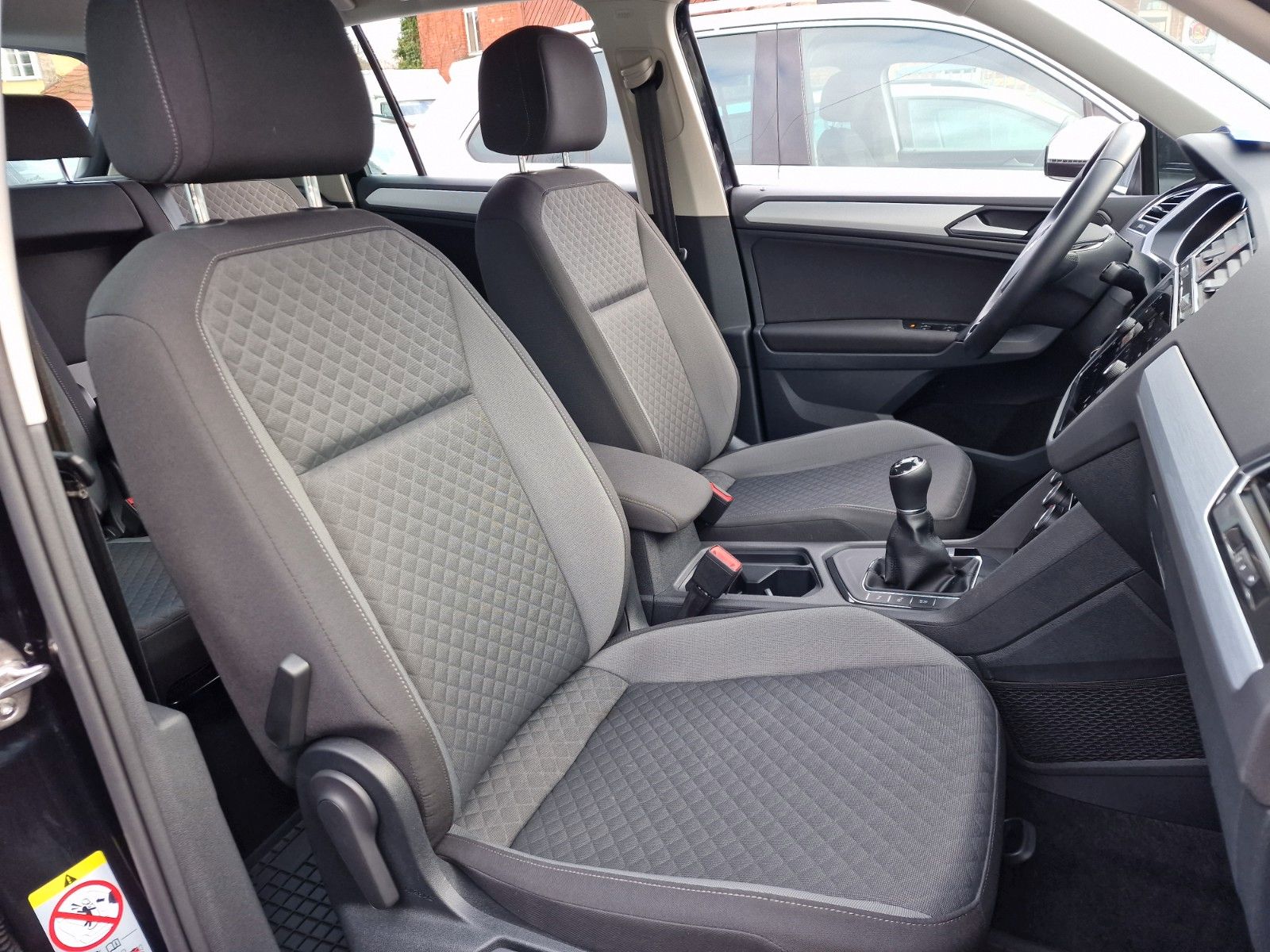 Volkswagen Tiguan 1.5-TSI ACT Comfortline - Samsaru's Car Outlet