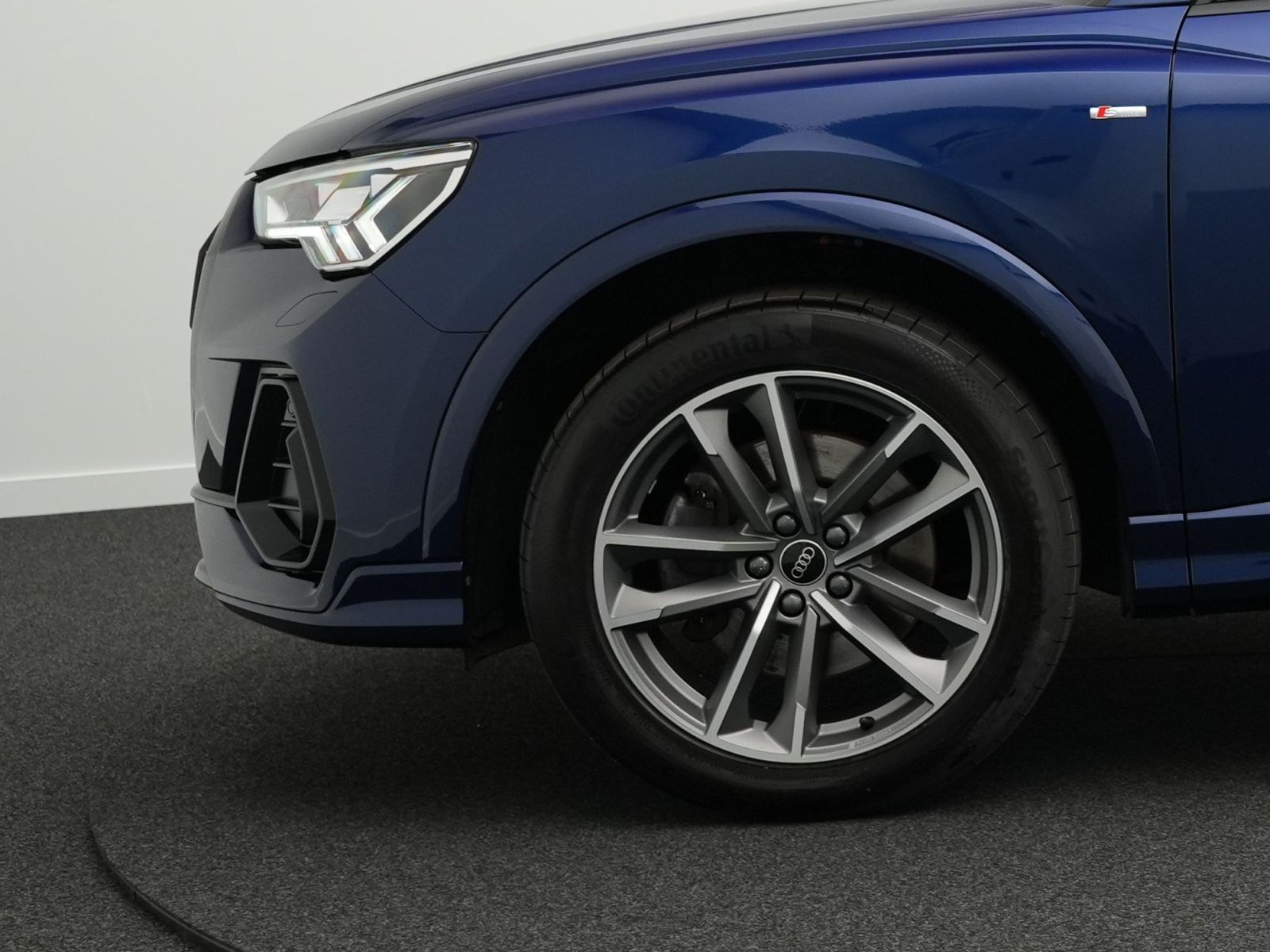 Audi Q3 40 TFSI quattro S line - Samsaru's Car Outlet