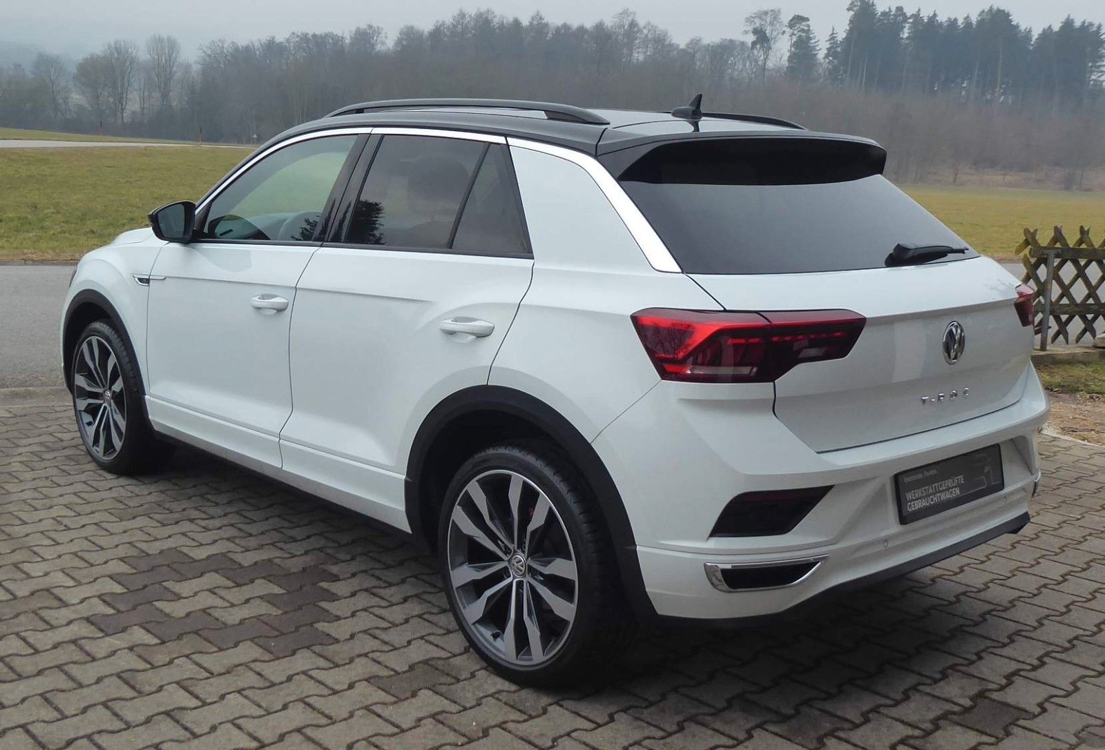 Volkswagen T-Roc Sport R-LINE - Samsaru's Car Outlet