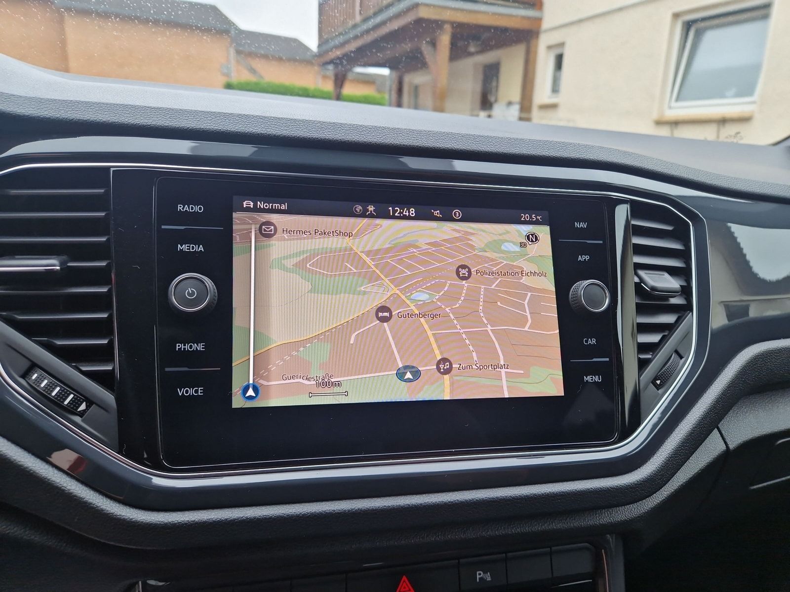 Volkswagen T-Roc Sport - Samsaru's Car Outlet