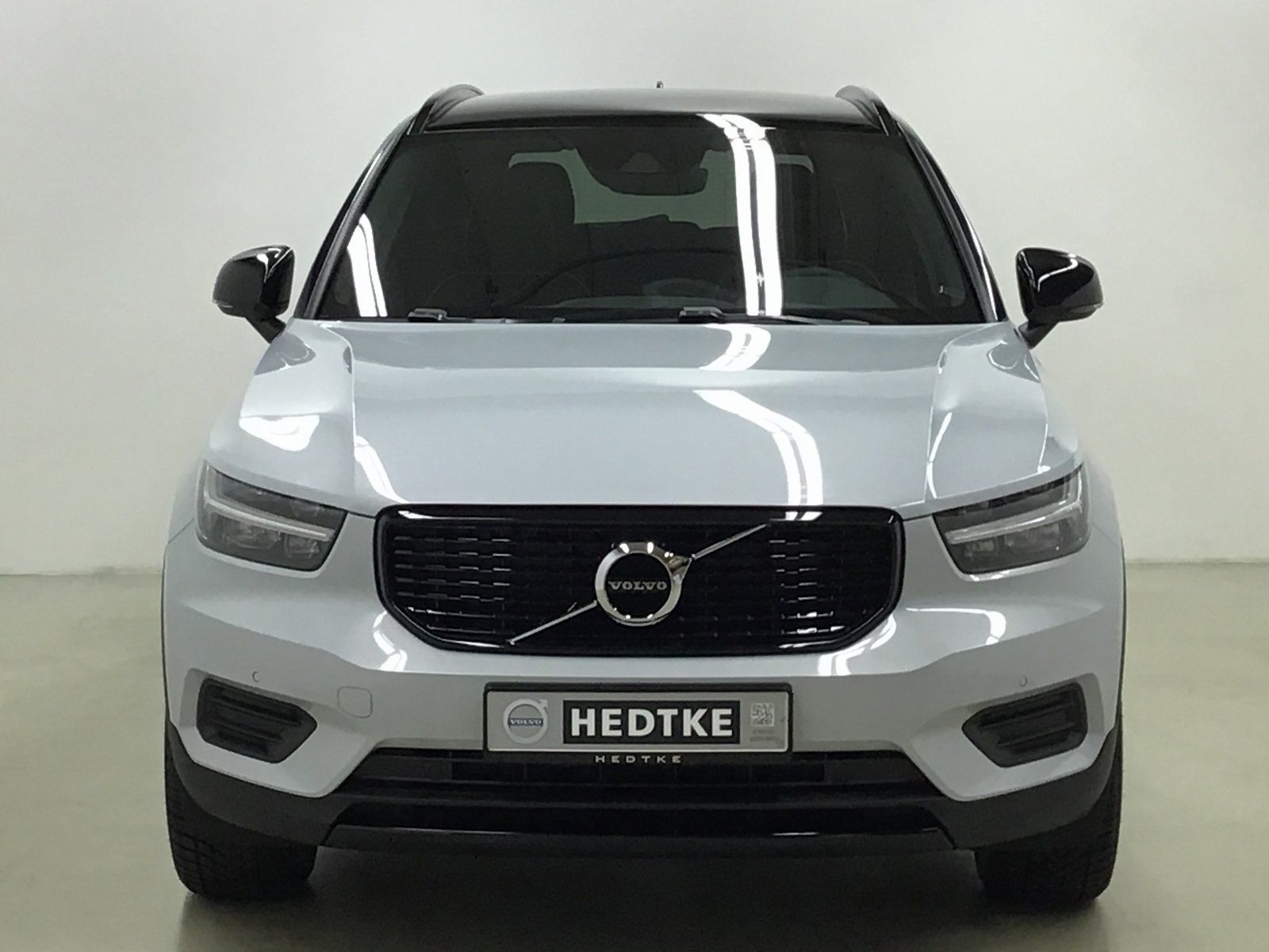 Volvo XC40 B4 Benzin R-Design - Samsaru's Car Outlet