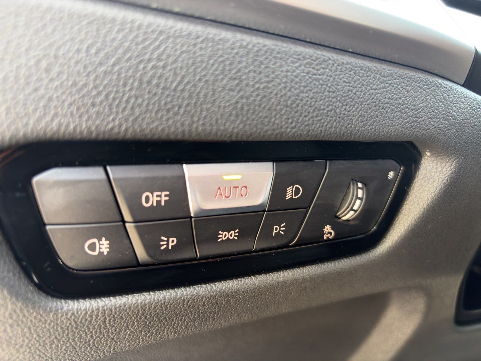 BMW 320i Touring M-Sport AHK HUD DrivAss. ACC ParkAs