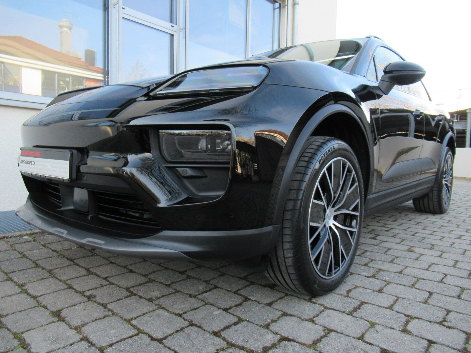 Porsche MACAN 4e - Samsaru's Car Outlet