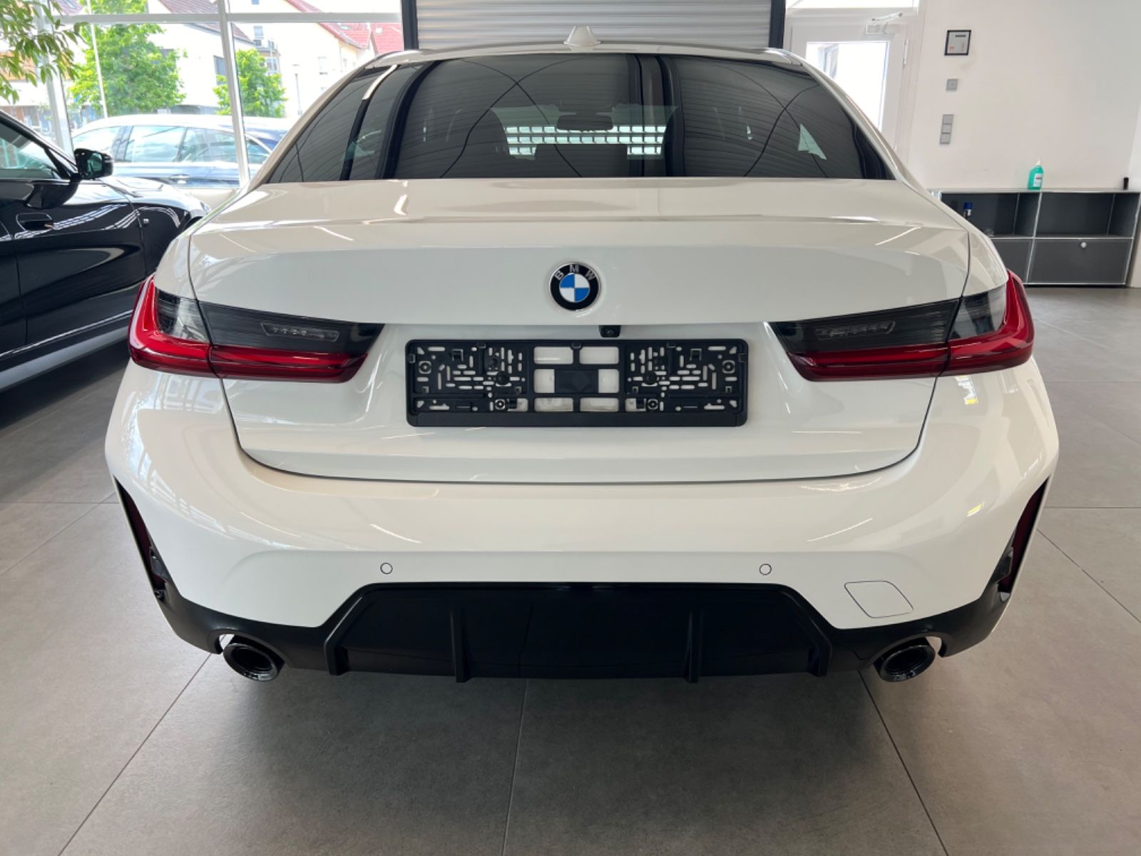 BMW 320 d xDrive M Sport - Samsaru's Car Outlet