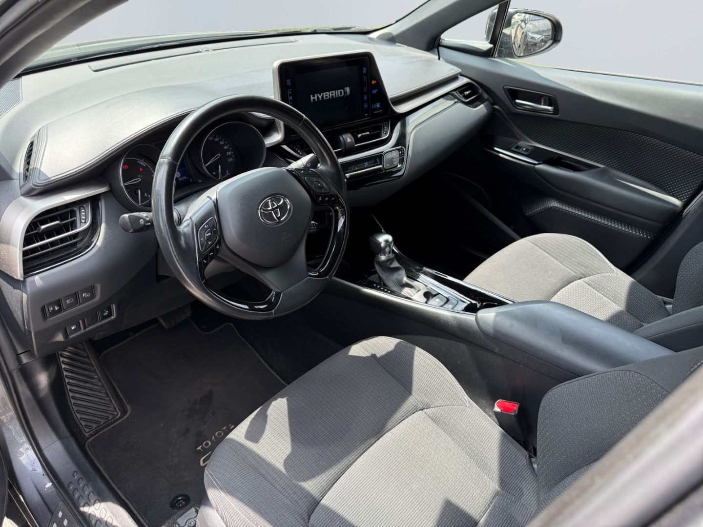 Toyota C-HR 1.8 Hybrid Club - Samsaru's Car Outlet