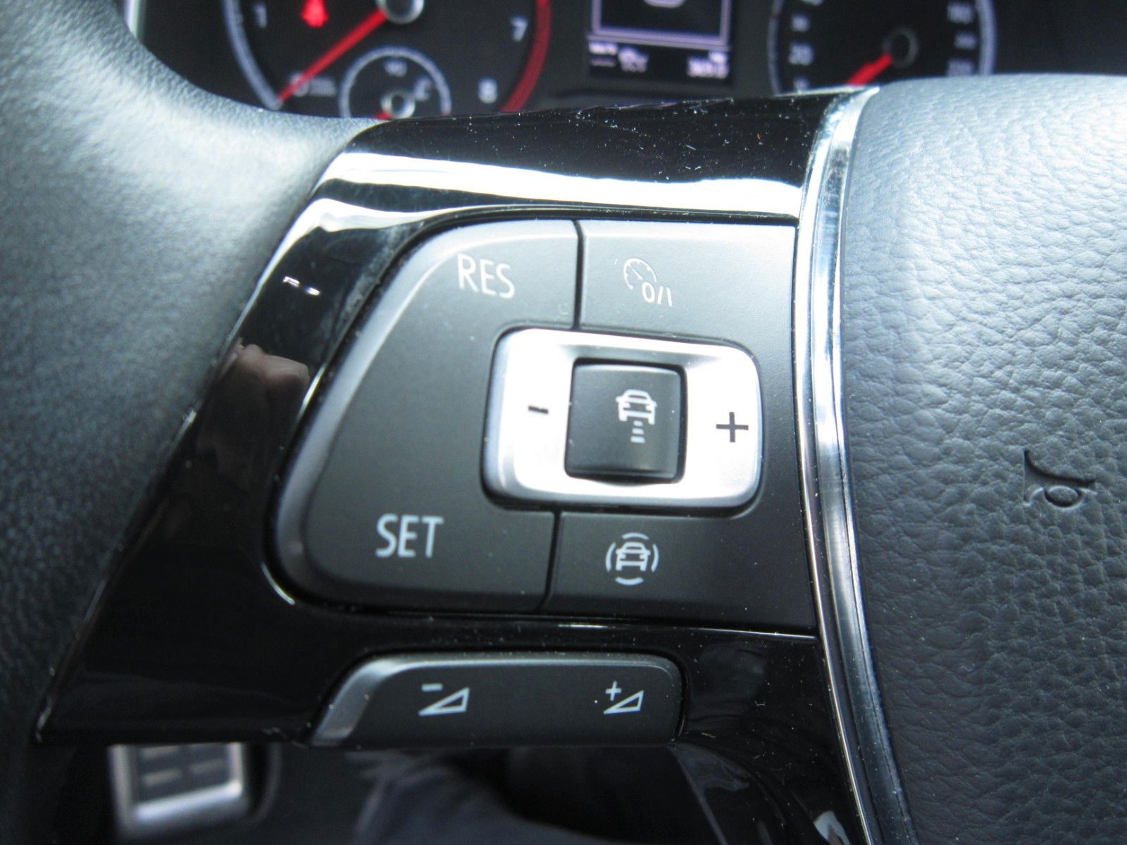 Volkswagen T-Roc IQ.DRIVE - Samsaru's Car Outlet