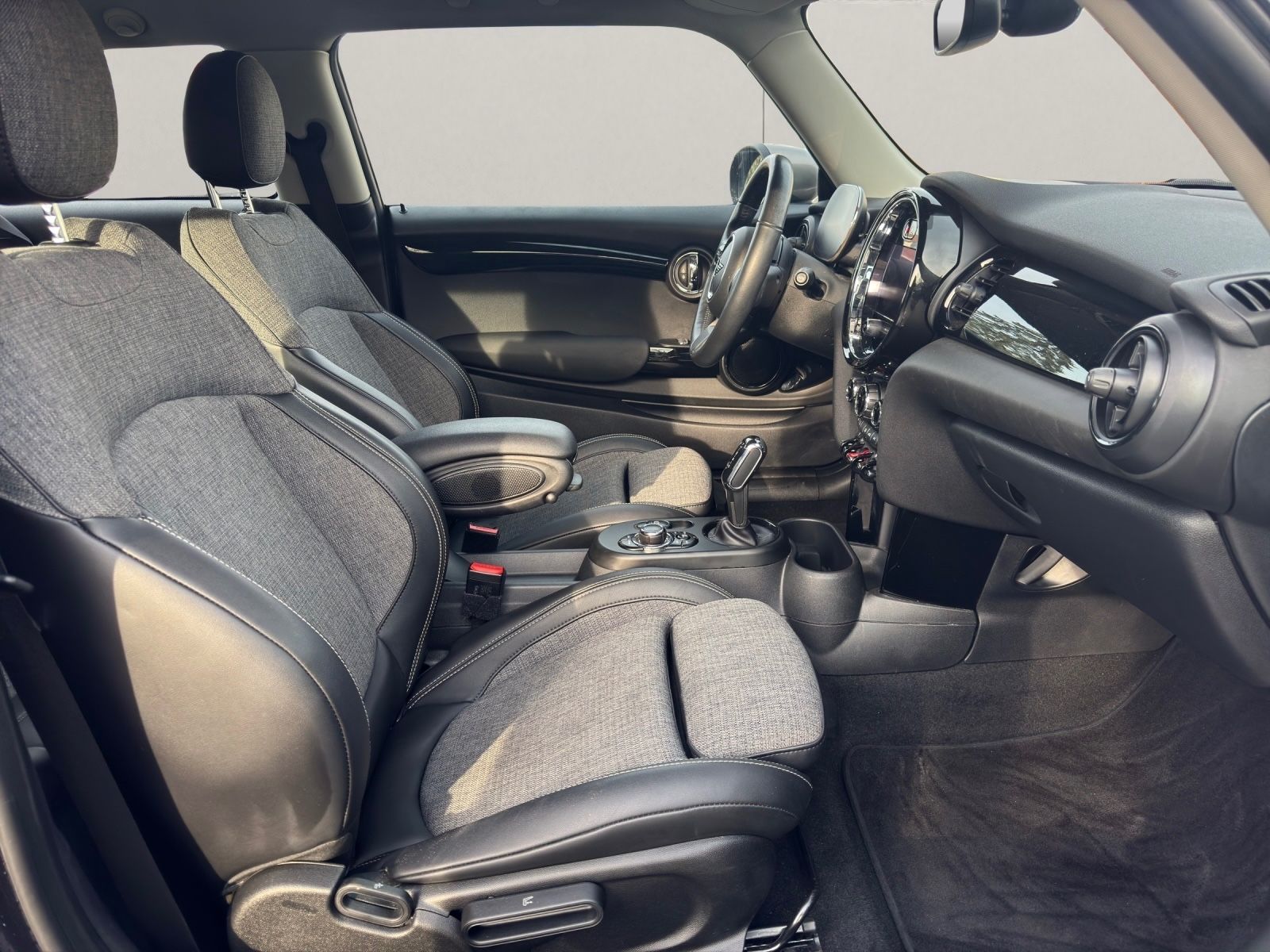 MINI COOPER AUTOMATIK - Samsaru's Car Outlet