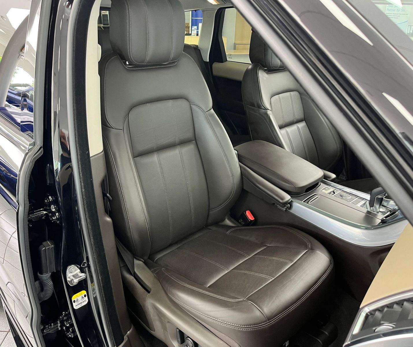 Range Rover Sport HSE P400e - Samsaru's Car Outlet