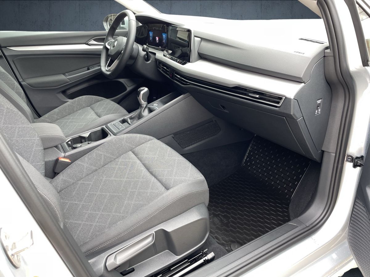 Volkswagen Golf VIII Life 1.5 TSI - Samsaru's Car Outlet