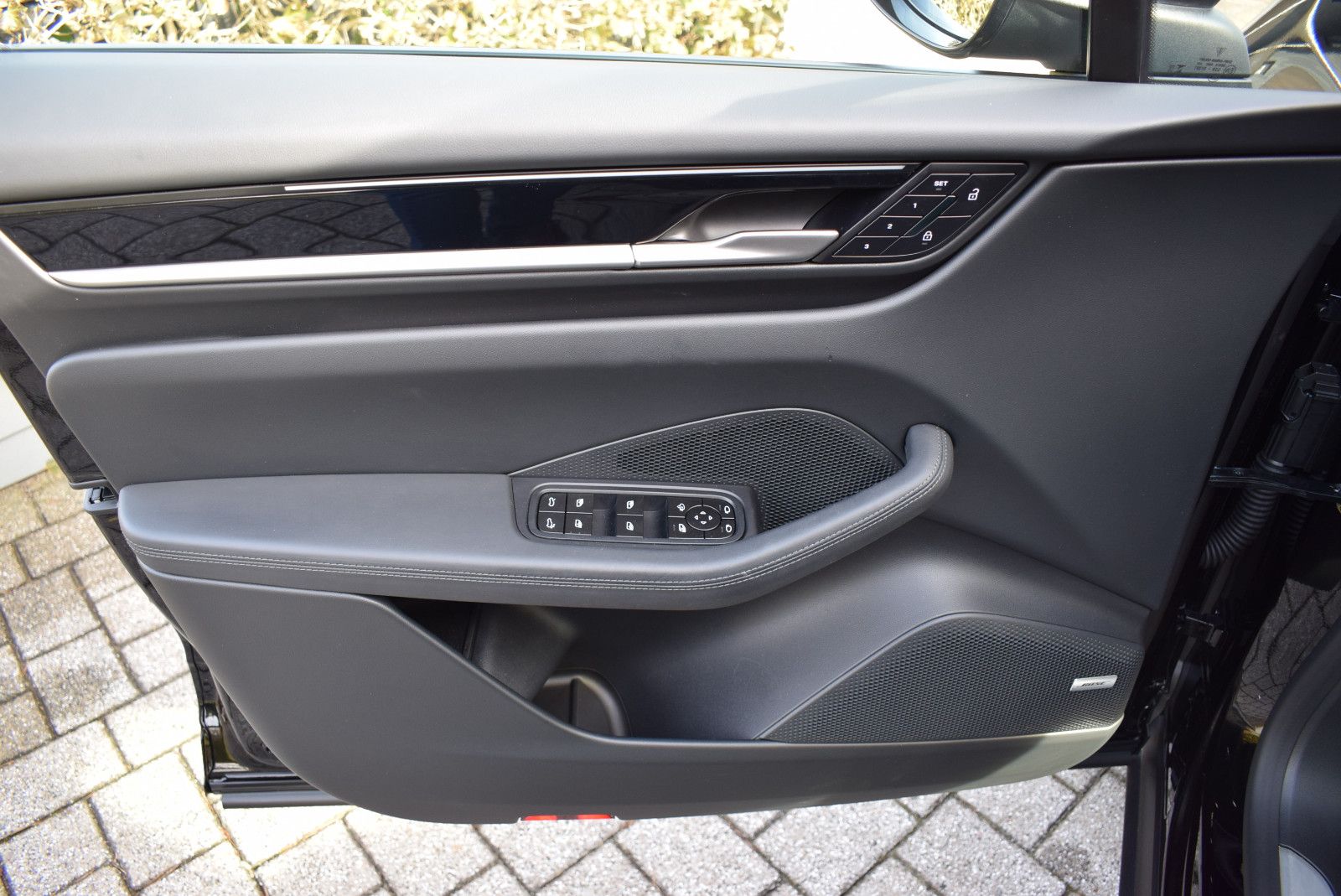 Porsche Macan 4 - Samsaru's Car Outlet