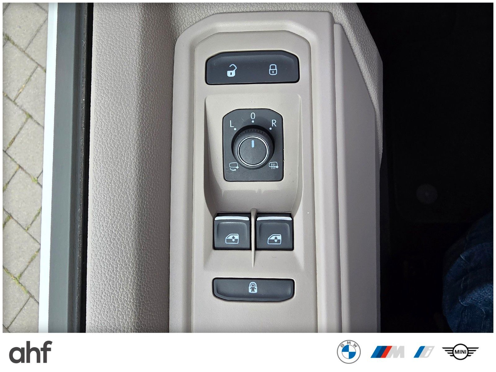Volkswagen T7 Multivan EDITION - Samsaru's Car Outlet