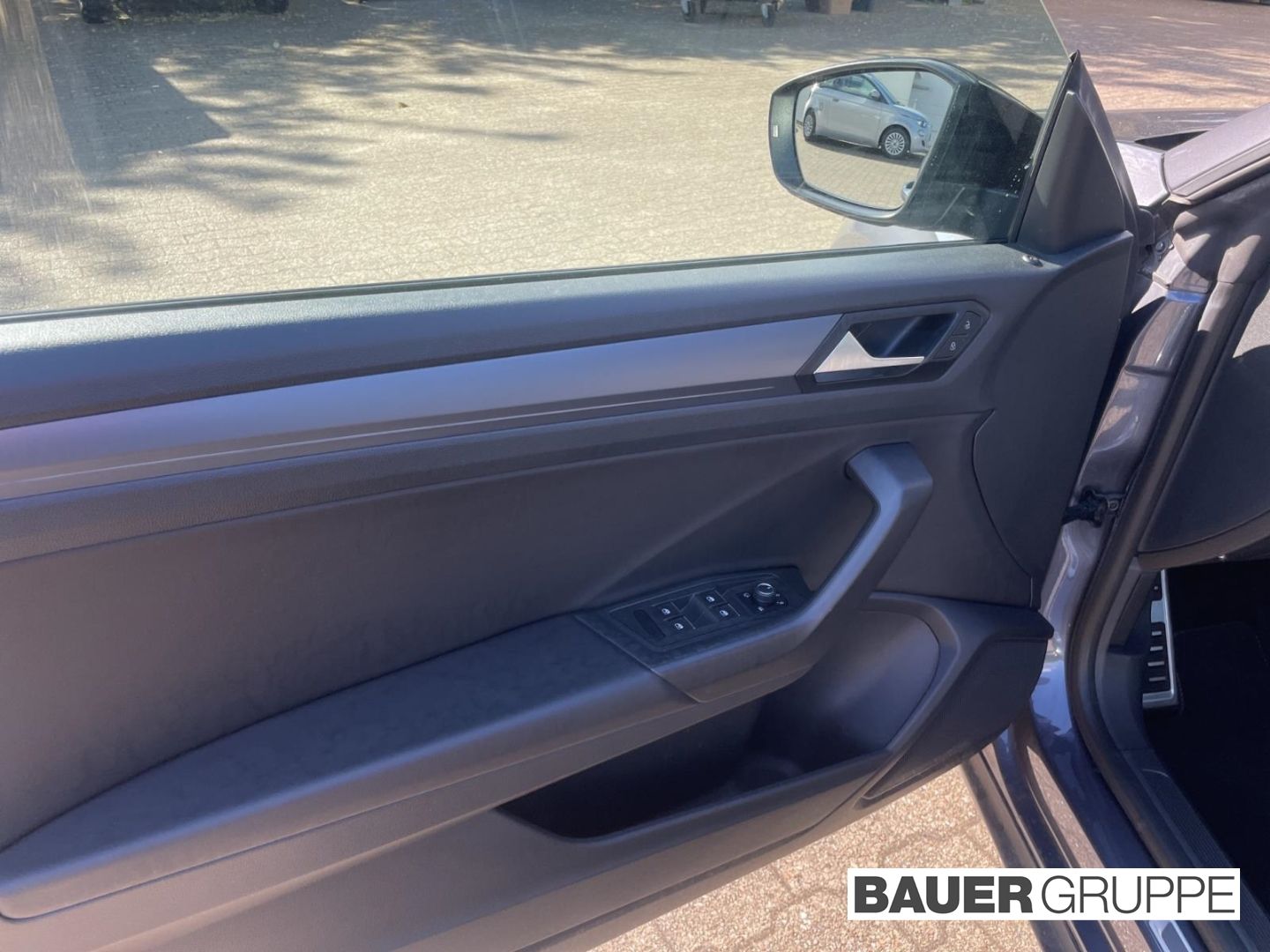 Volkswagen T-Roc R-Line 1.5 TSI - Samsaru's Car Outlet