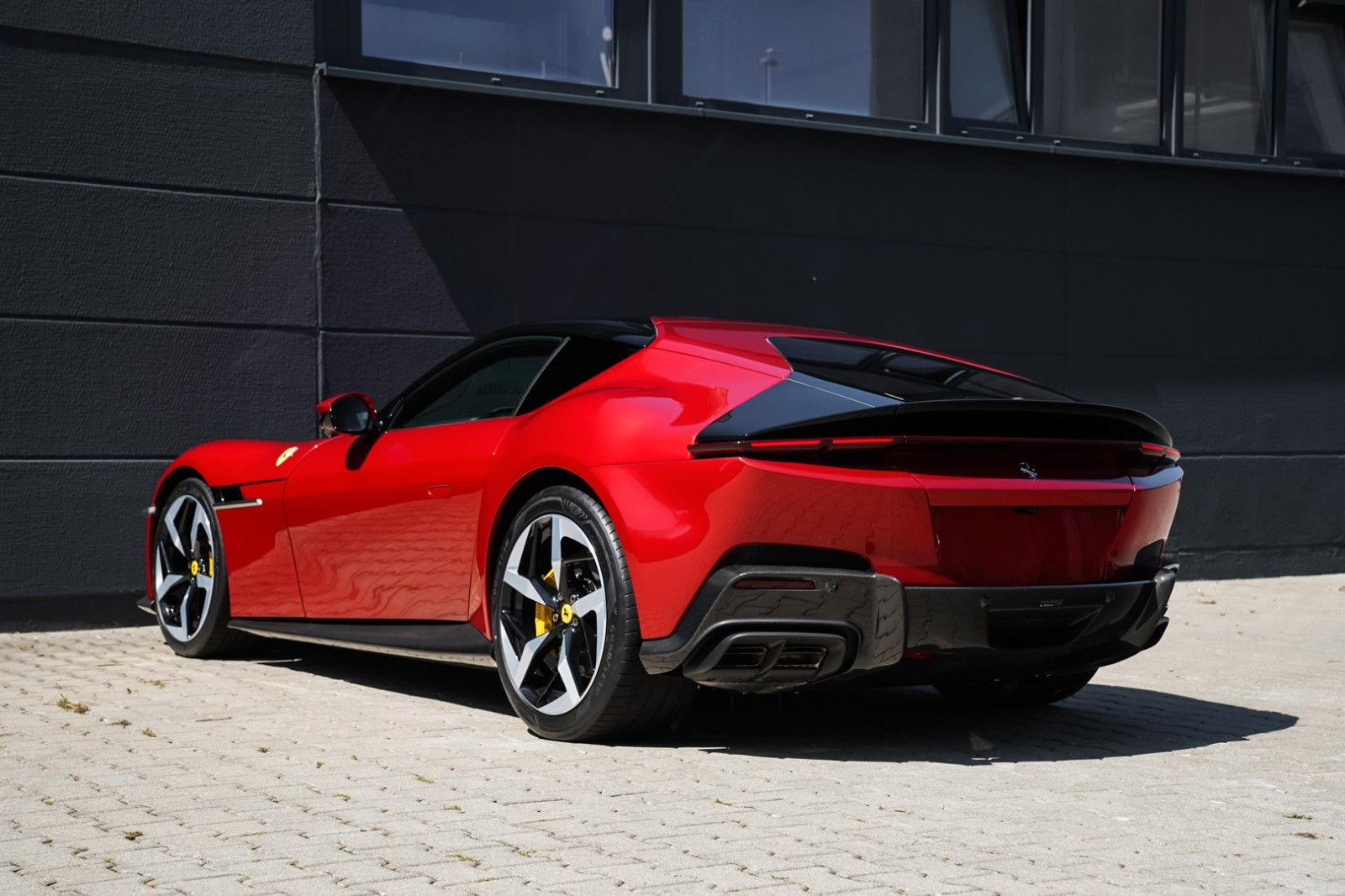 Ferrari 12 Cilindri *Crema* Carbon-Pano-*Blanco COC*