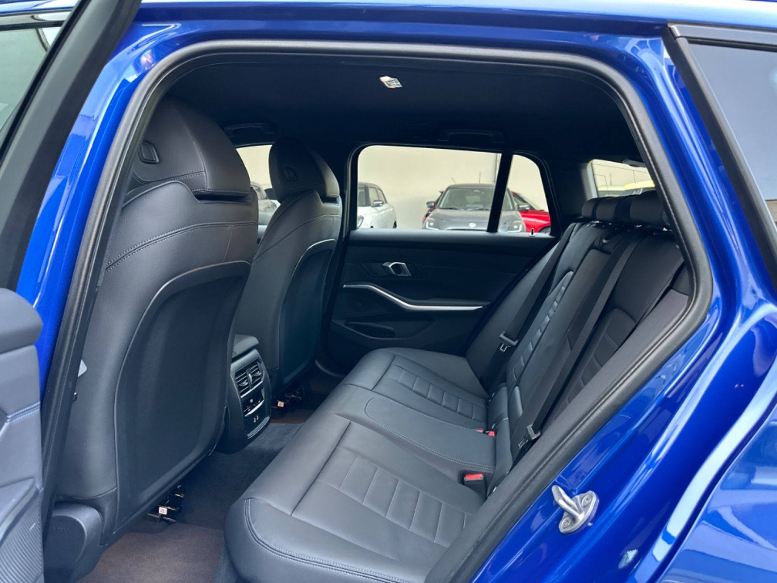 BMW 330 e xDrive Touring M Sport - Samsaru's Car Outlet