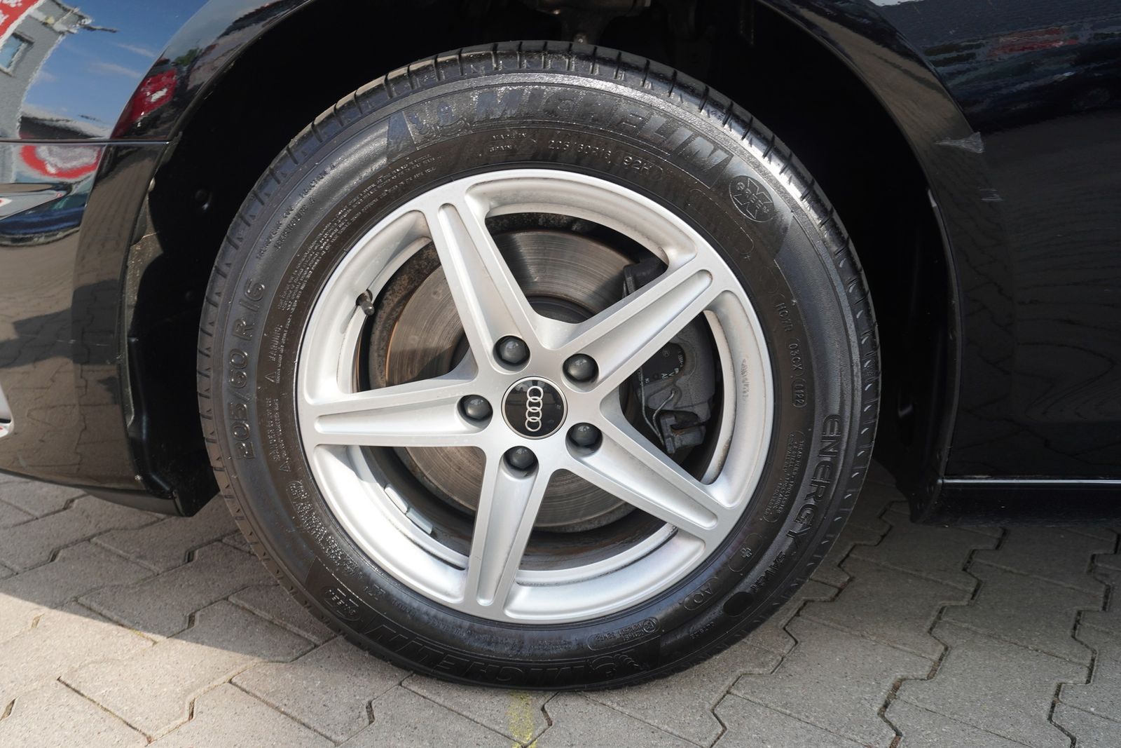 Audi A4 35 2.0 TDI Avant - Samsaru's Car Outlet