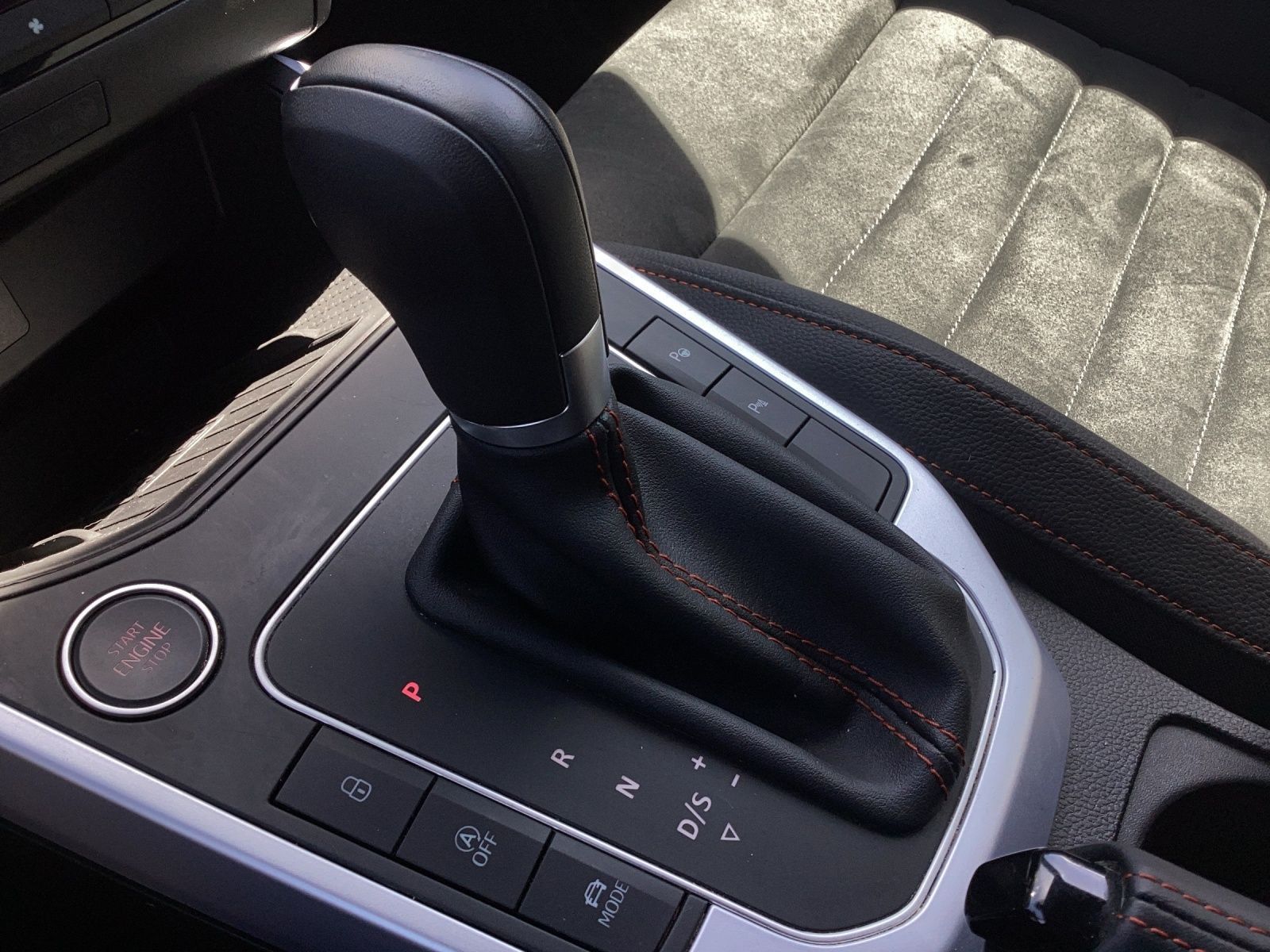 Seat Arona 1.5 TSI DSG FR NAVI ACC AHK GJR
