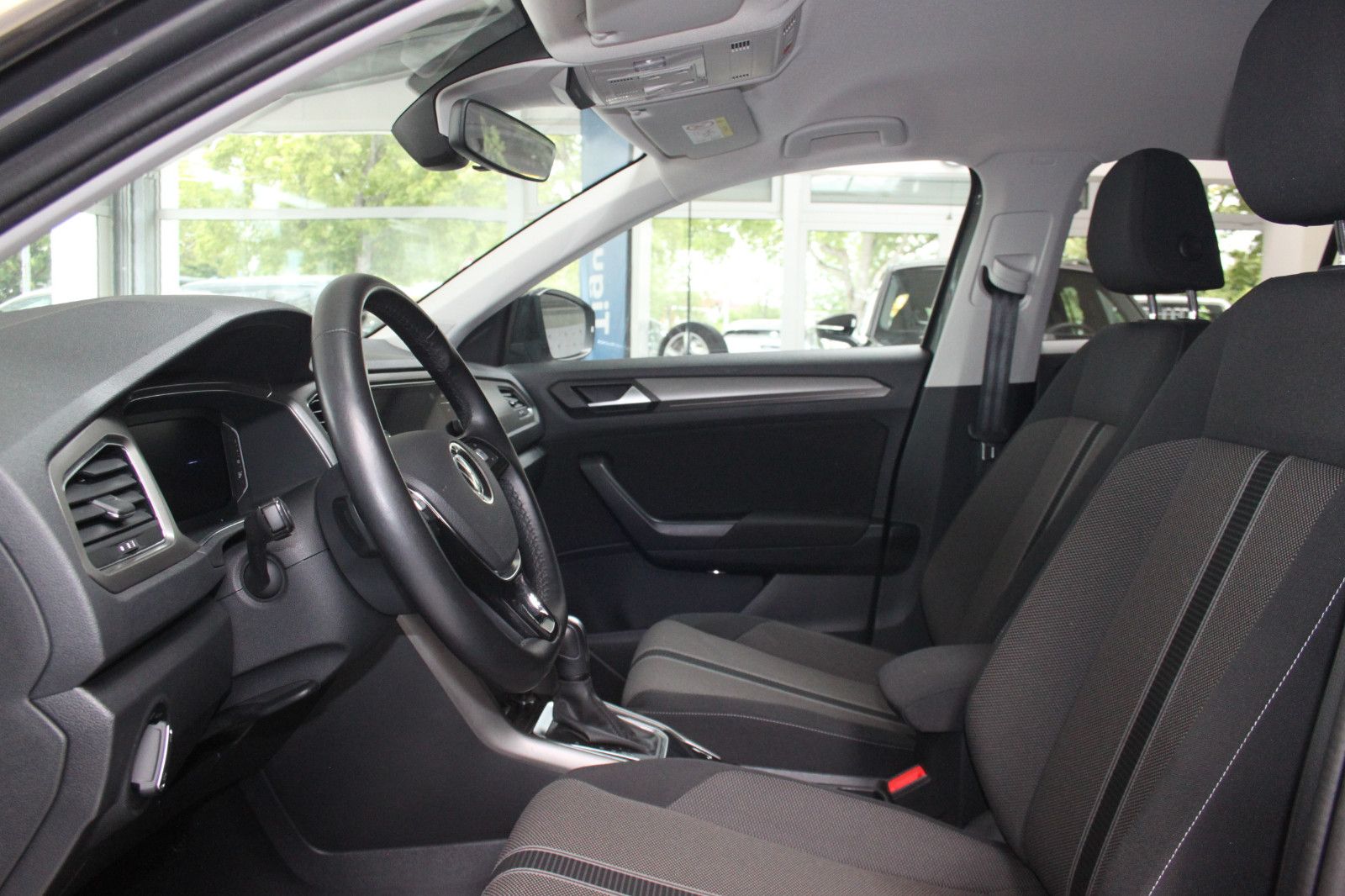 Volkswagen T-Roc R-Line DSG - Samsaru's Car Outlet