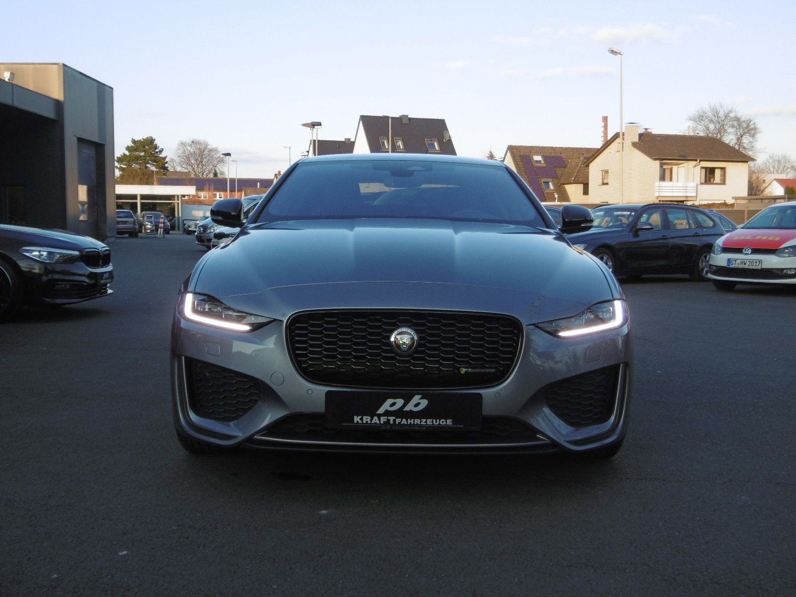 Jaguar XE R-Dynamic Black Edi. AWD AHK Leder el. Sitze