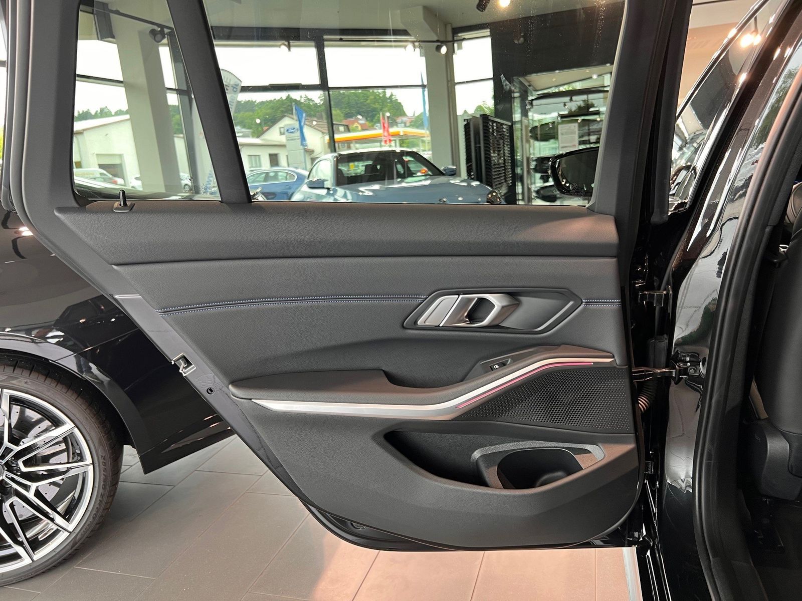 BMW 320d xDrive M Sport - Samsaru's Car Outlet
