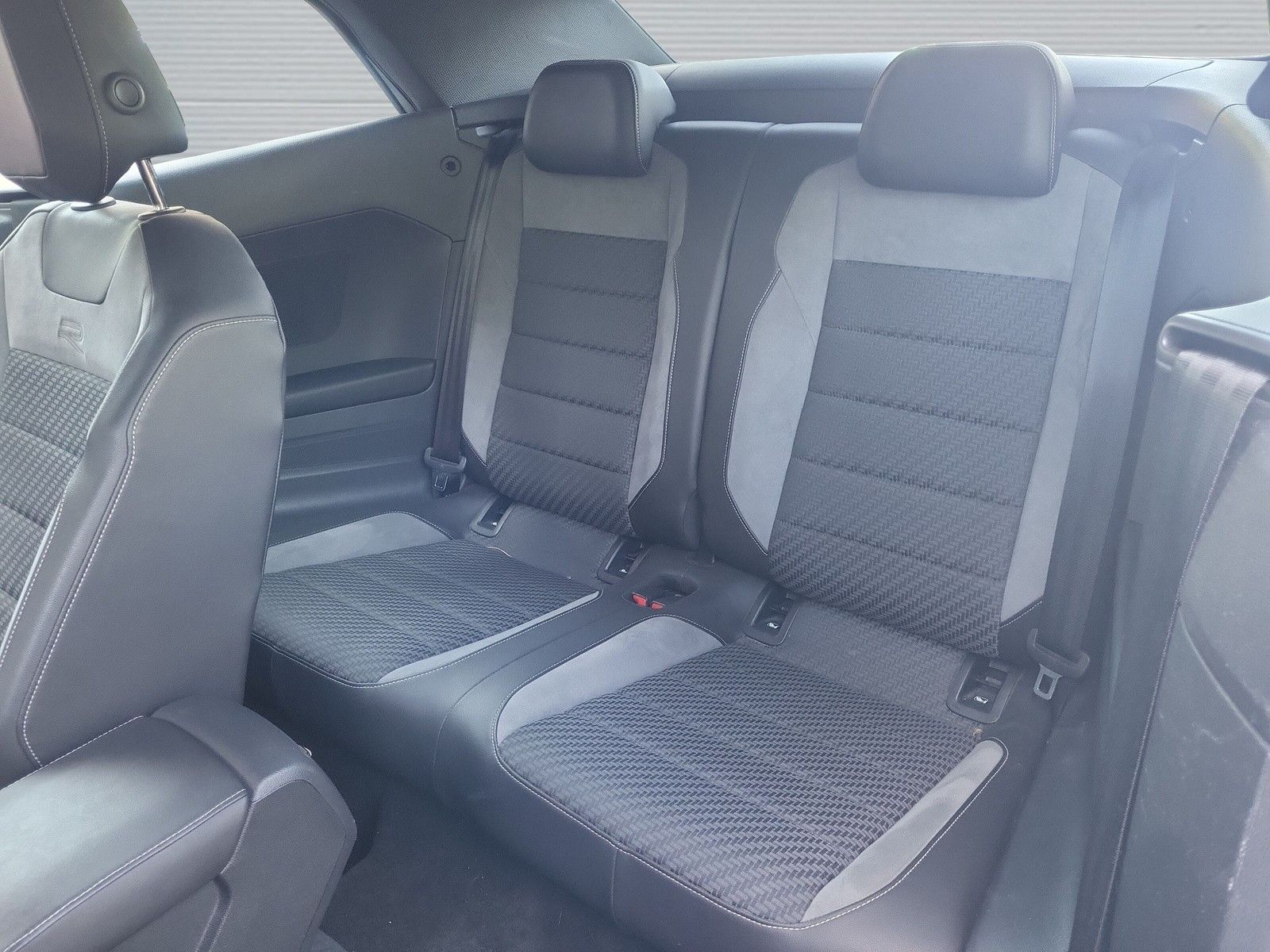 Volkswagen T-Roc 1.5 TSI R-Line - Samsaru's Car Outlet