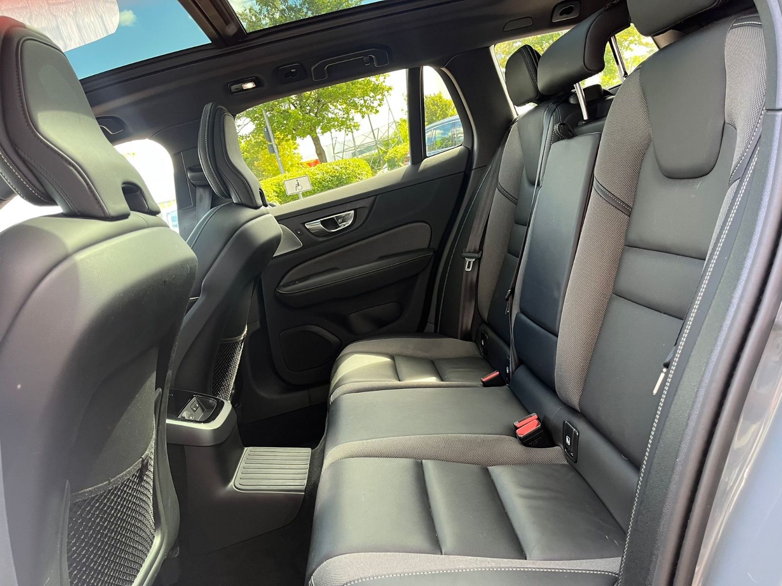 Volvo V60 T8 AWD Recharge Ultimate Dark Auto