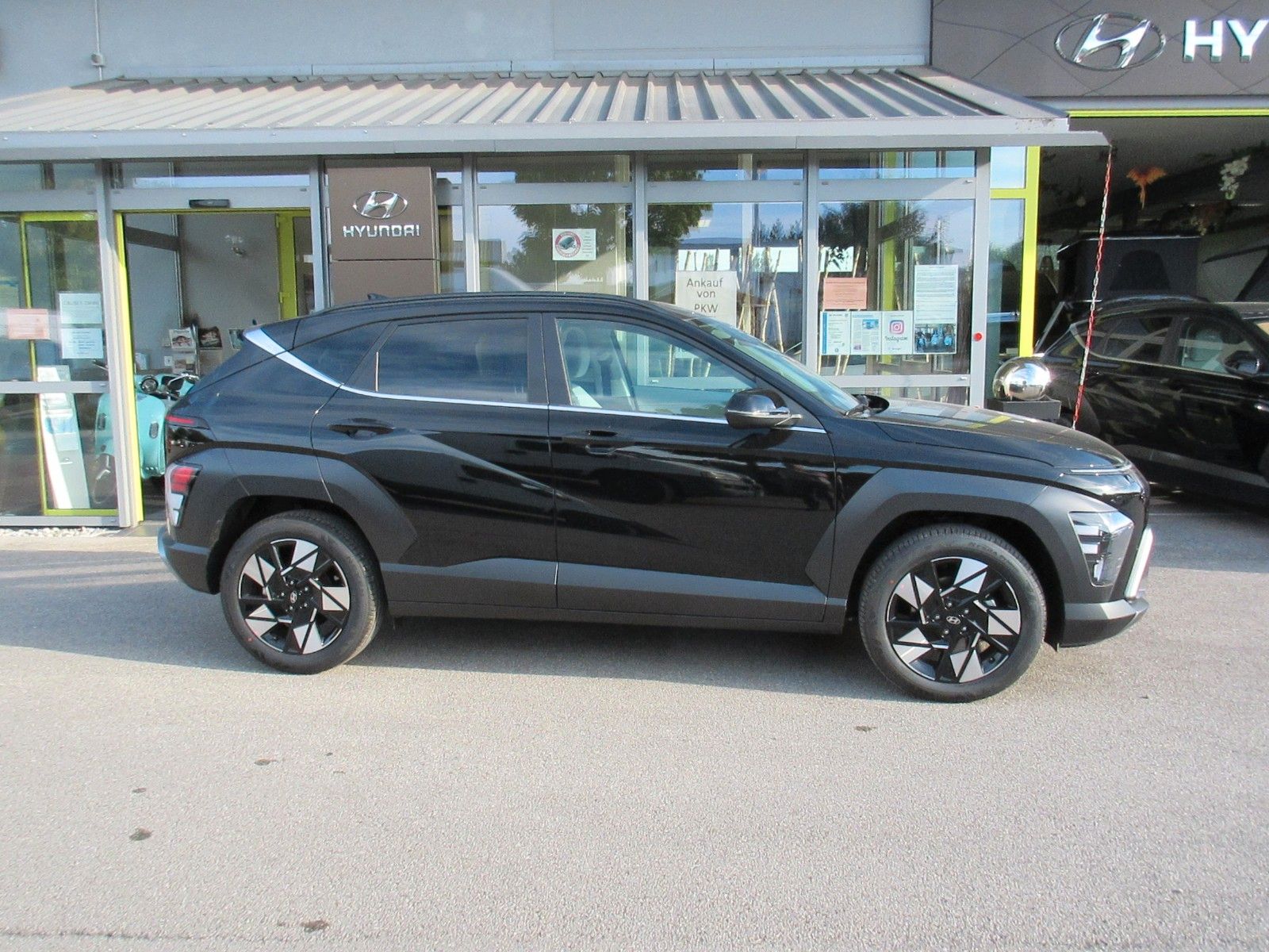 Hyundai Kona 1.6 GDi Hybrid Trend - Samsaru's Car Outlet