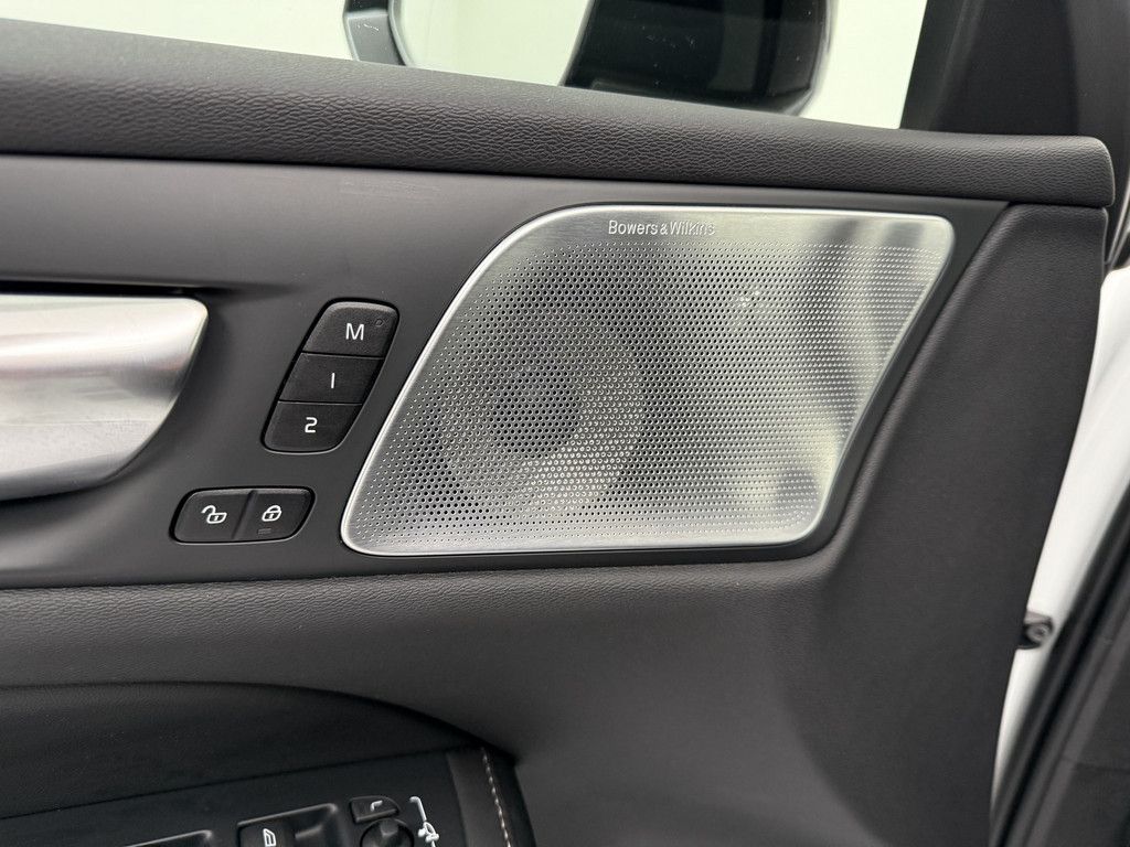 Volvo V60 T6 AWD Ultra Dark Recharge Plug-In Hybrid *A