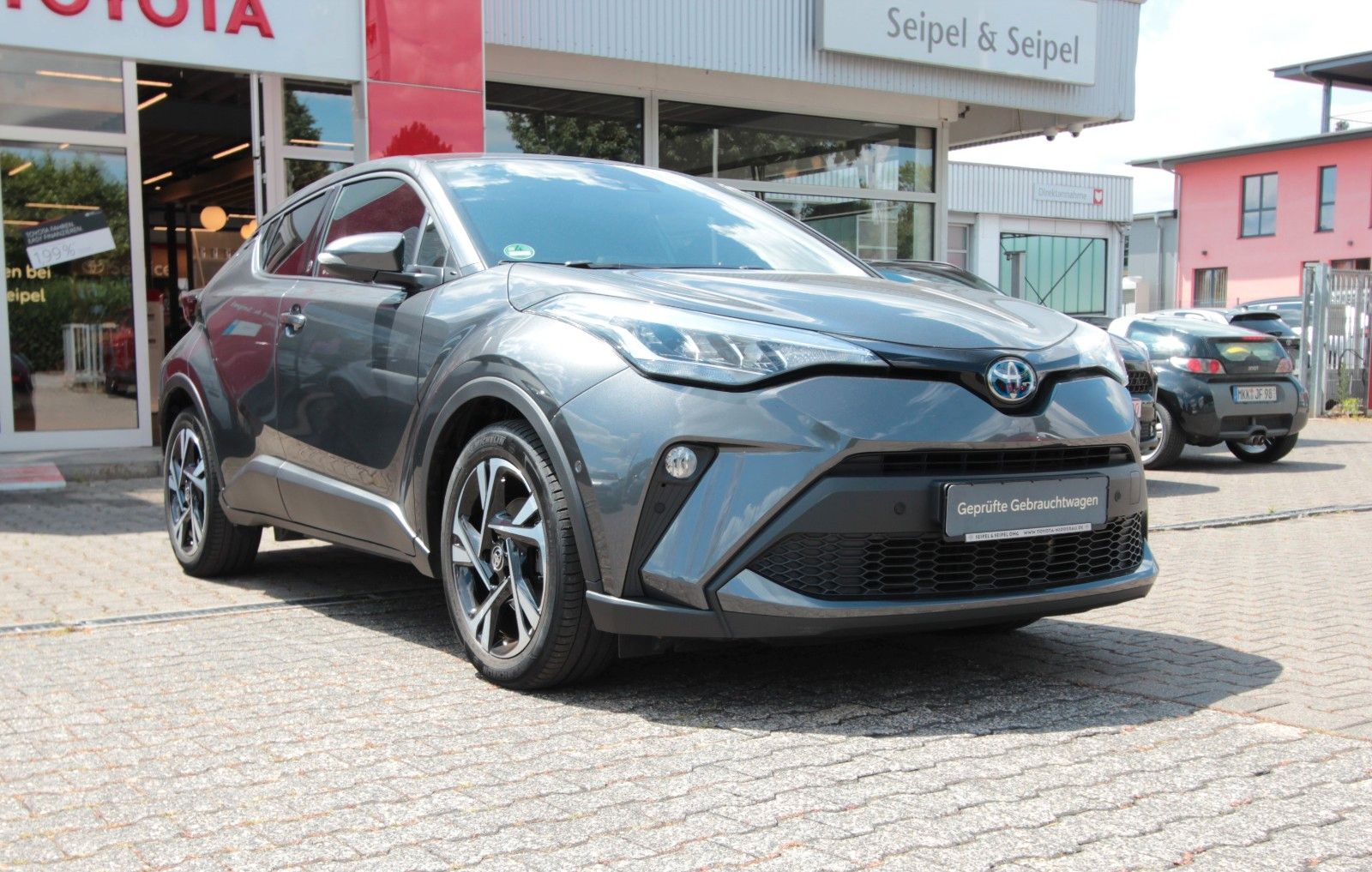 Toyota C-HR Hybrid Team - Samsaru's Car Outlet