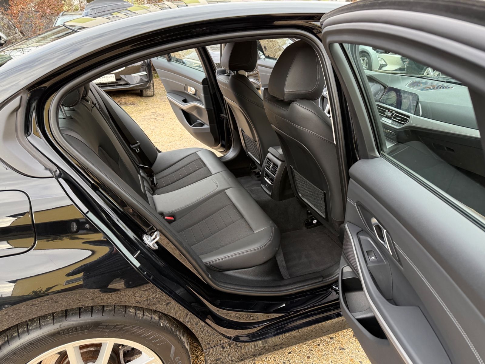 BMW 320d xDrive Lim Aut Leder LED Navi