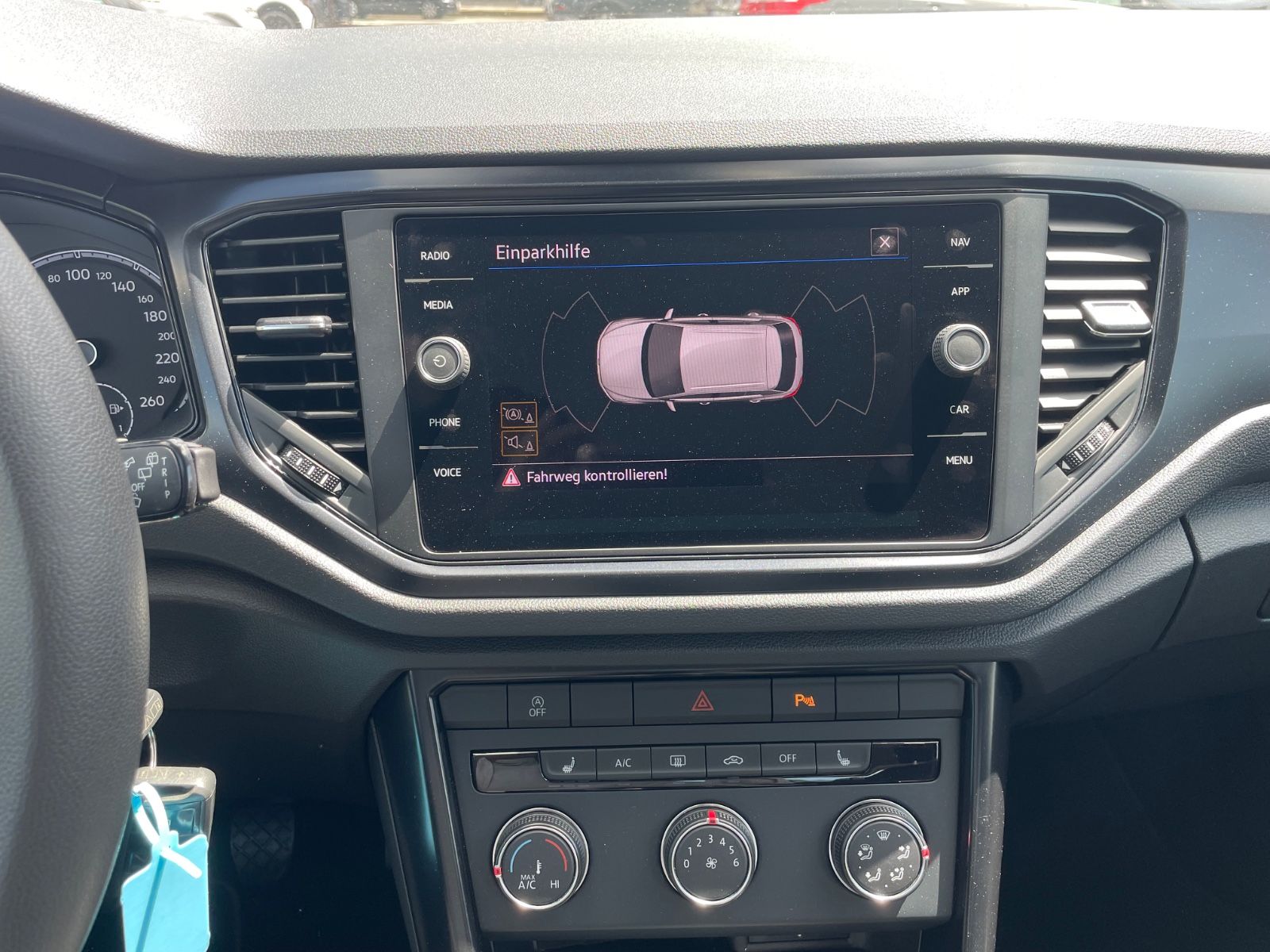 Volkswagen T-Roc - Samsaru's Car Outlet