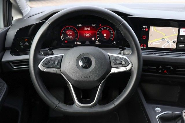 Volkswagen Golf VIII 1.5 TSI Style - Samsaru's Car Outlet