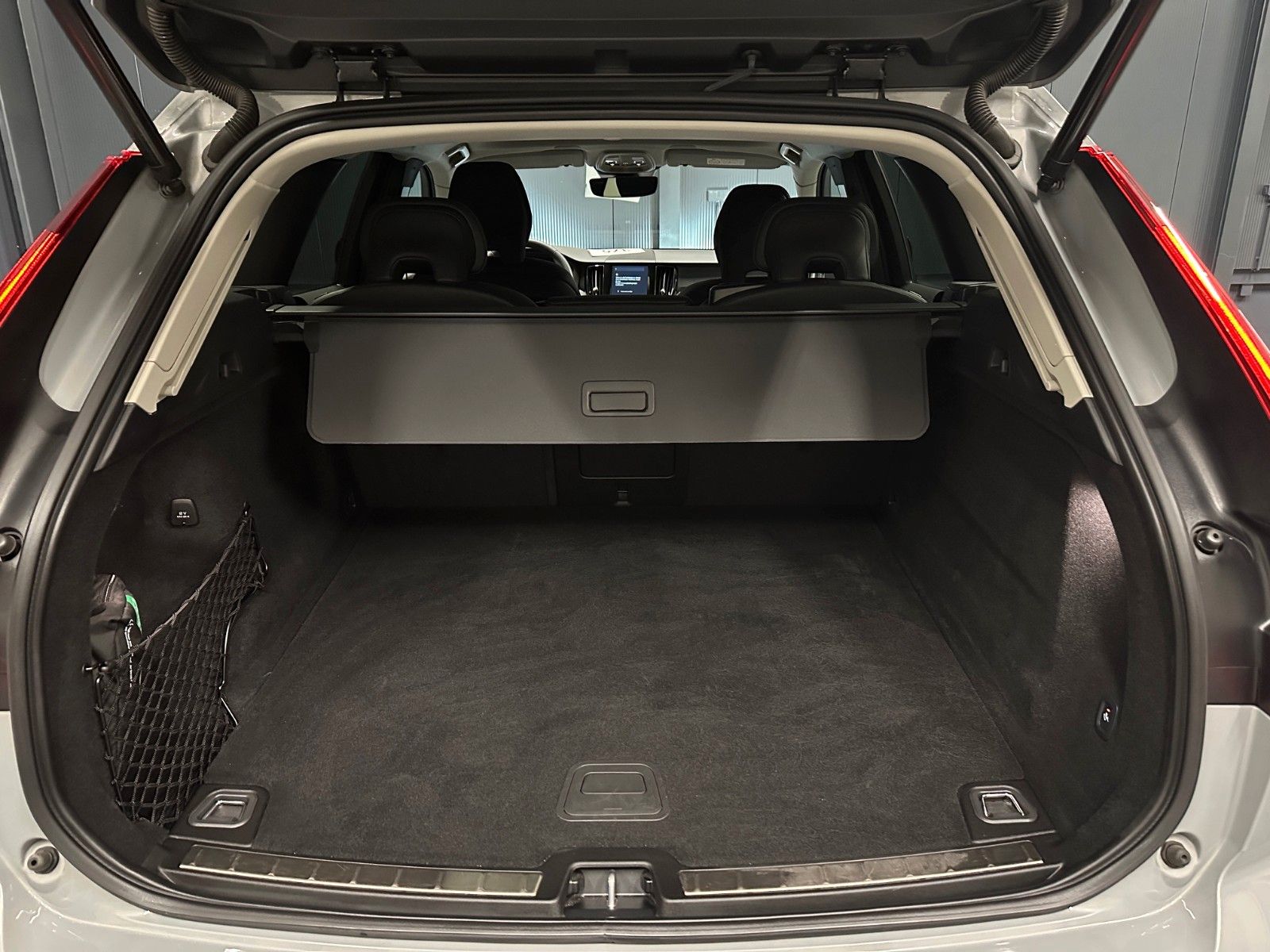 Volvo XC60 Plus Dark AWD *LEDER/Sport*AHK*Business*