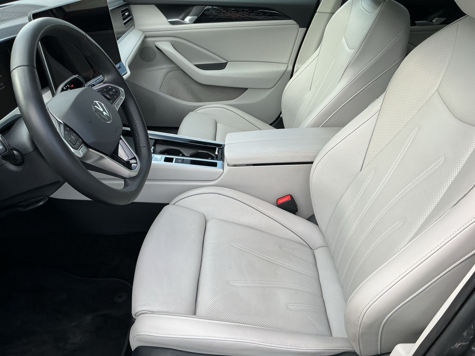 Volkswagen Passat Variant 1.5 eHYBRID ELEGANCE 5JG+NAVI+AHK