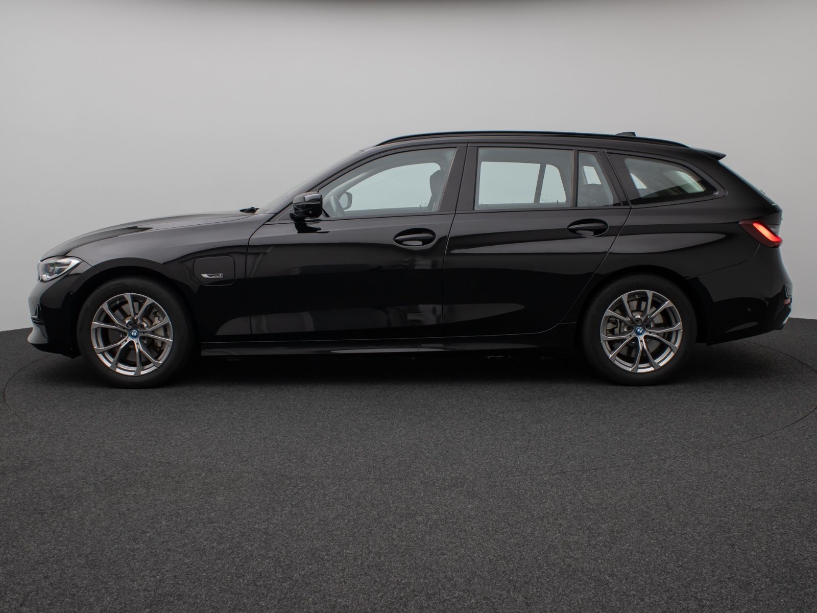 BMW 330e xD Sport Line 360°DAB Stop&Go LED Alarm AHK