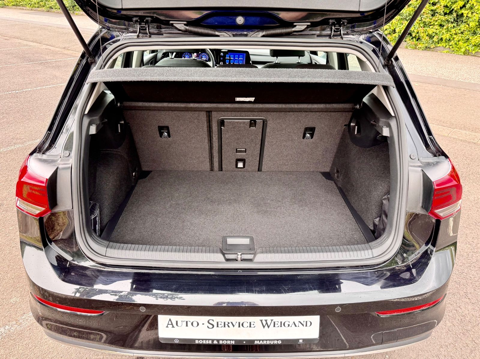 Volkswagen Golf VIII 1.5 Style - Samsaru's Car Outlet
