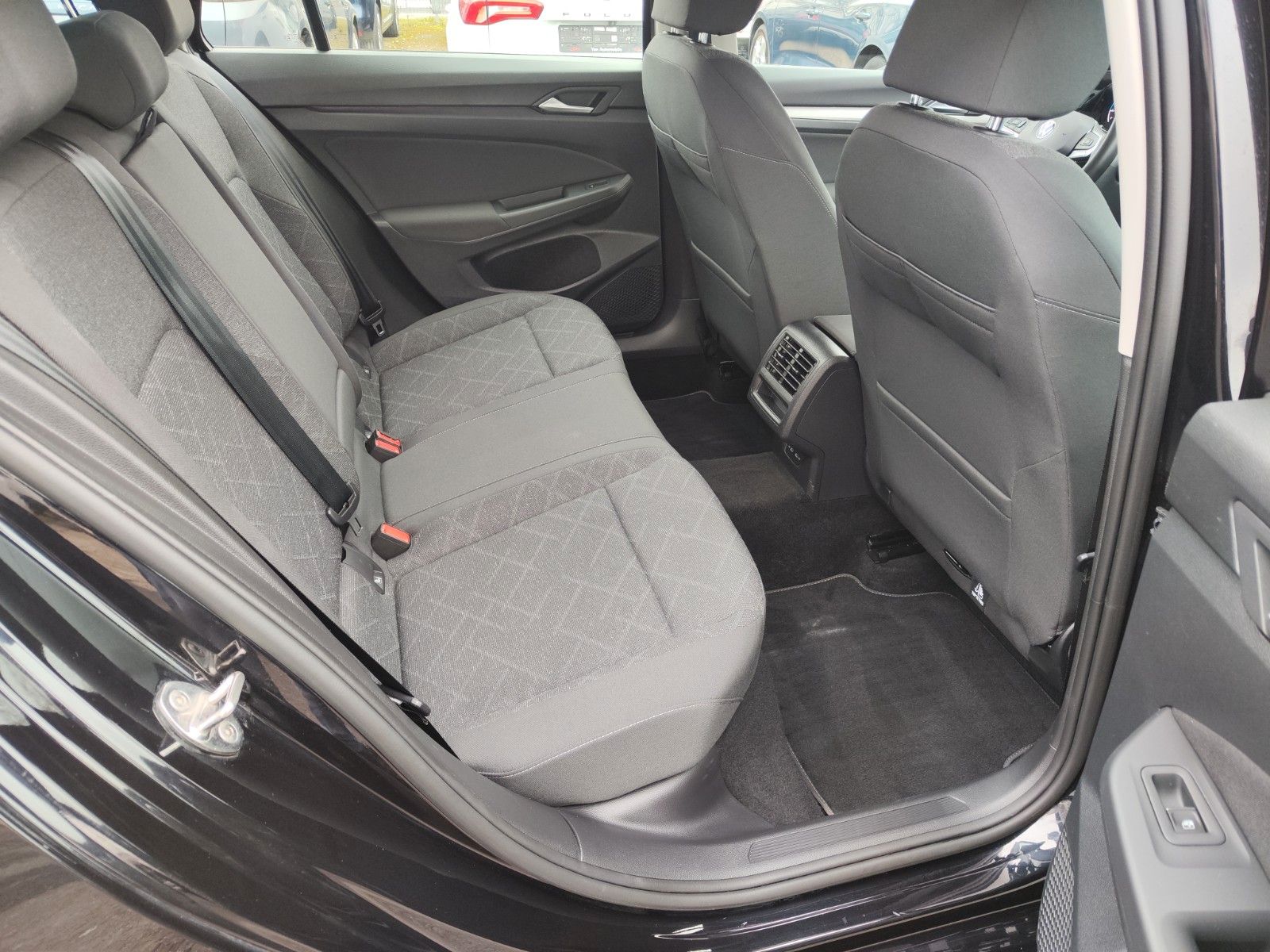 Volkswagen Golf VIII Variant Life eTSI DSG - Samsaru's Car Outlet