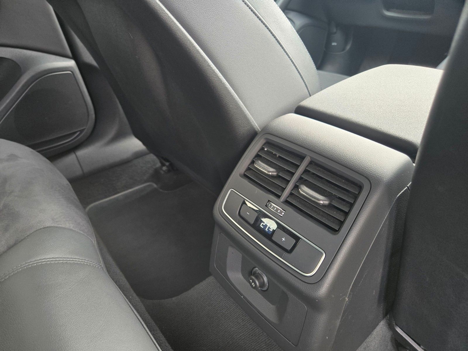 Audi A4 Avant 35 TFSI - Samsaru's Car Outlet