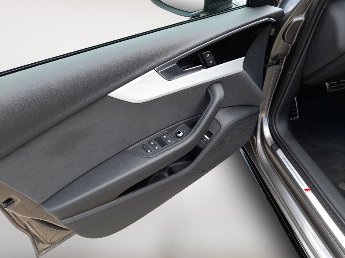 Audi A4 Avant 40 TFSI quattro S-Line - Samsaru's Car Outlet